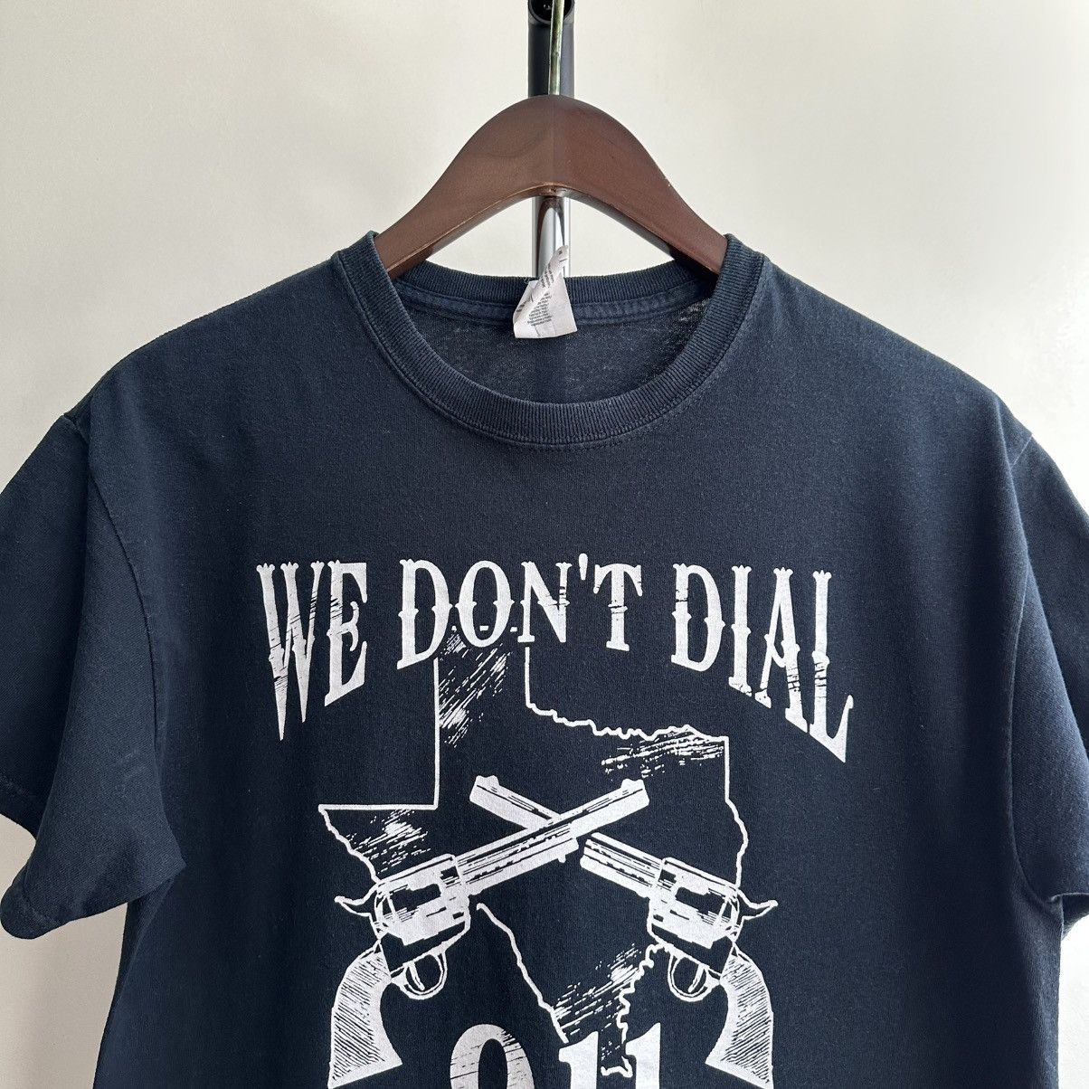 Vintage VINTAGE Y2K «WE DON’T DIAL 911» TEXAS GUN TEE Size US M / EU 48-50 / 2 - 2 Thumbnail