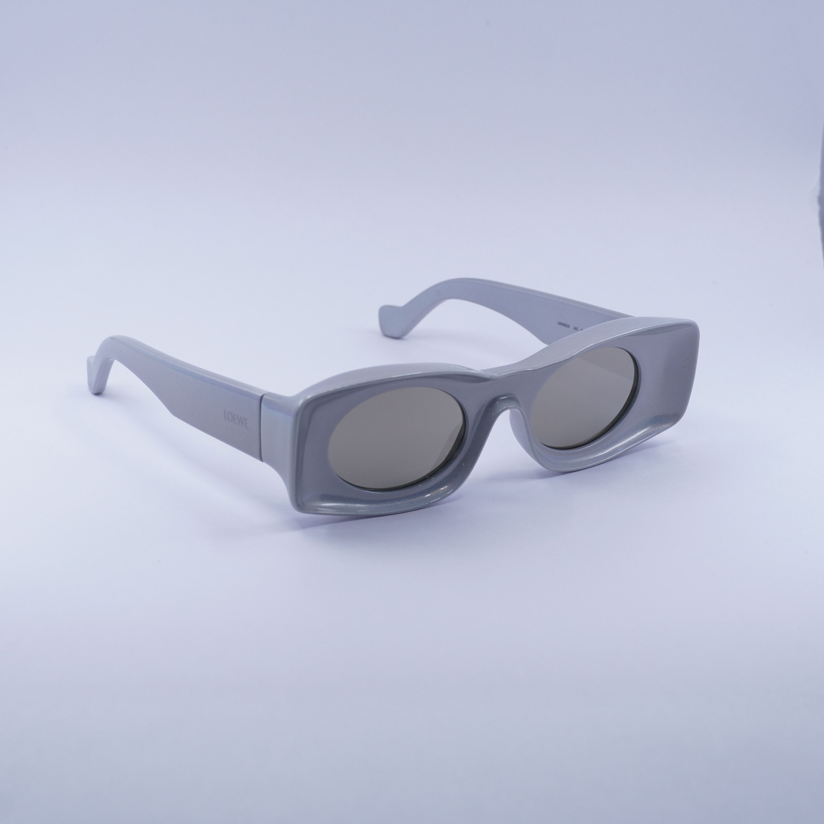 Loewe Loewe LW40033I 24C Sunglasses Pearlescent Rectangle Frame Size ONE SIZE - 7 Thumbnail
