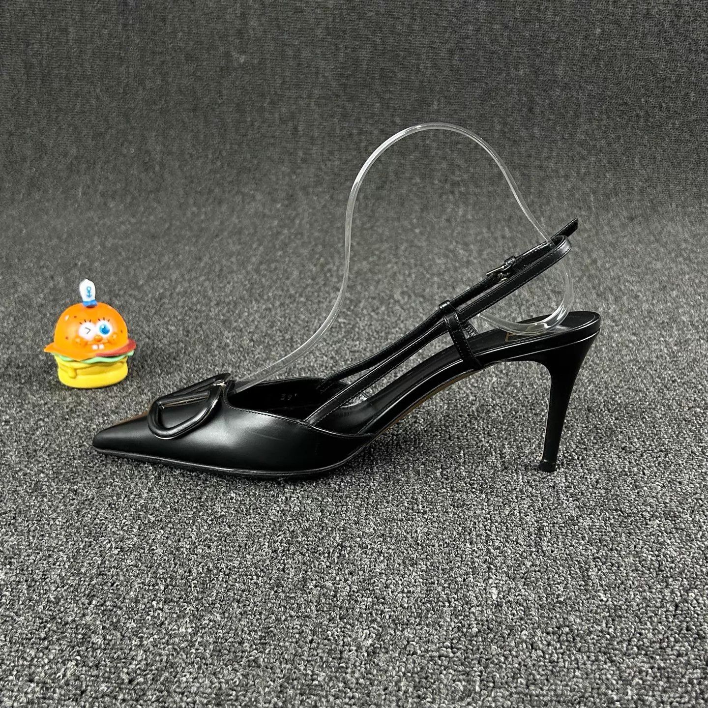 Valentino Valentino Women's Black Pointed Toe Heels 39, Lightly Worn Size US 8.5 / IT 38.5 - 3 Thumbnail