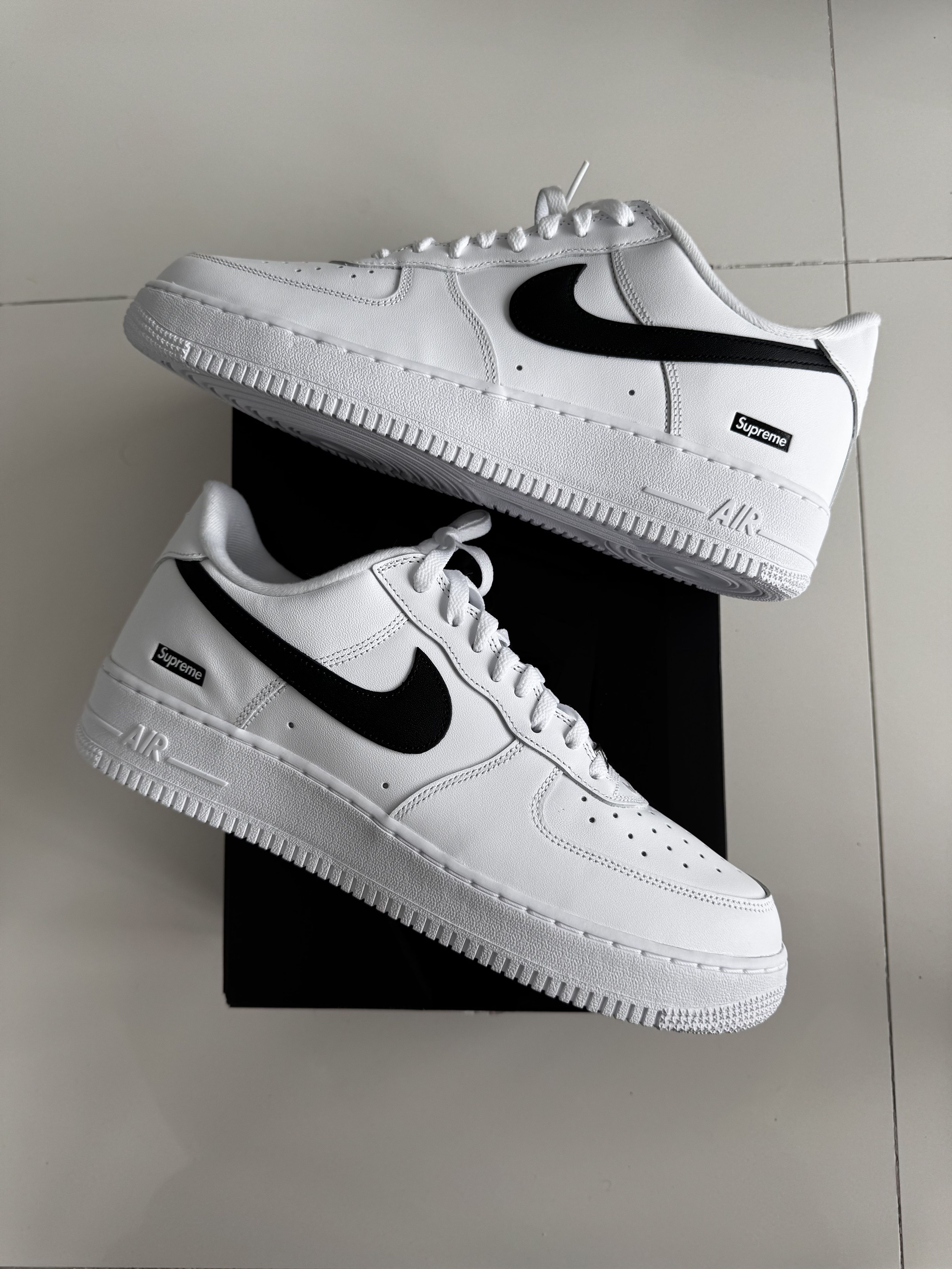 Supreme Supreme x Nike Air Force 1 Low White Black CU9225-102 Size US 11.5 / EU 44-45 - 1 Thumbnail