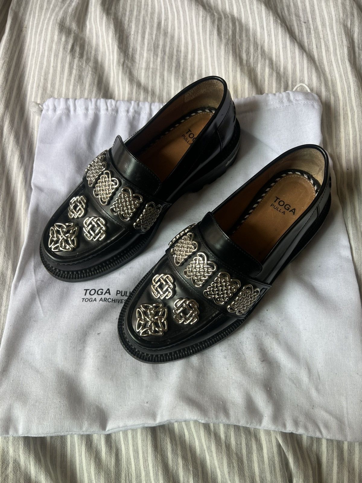 Toga Pulla Toga Pulla Black Chain Link Loafers Size US 7 / IT 37 - 1 Thumbnail