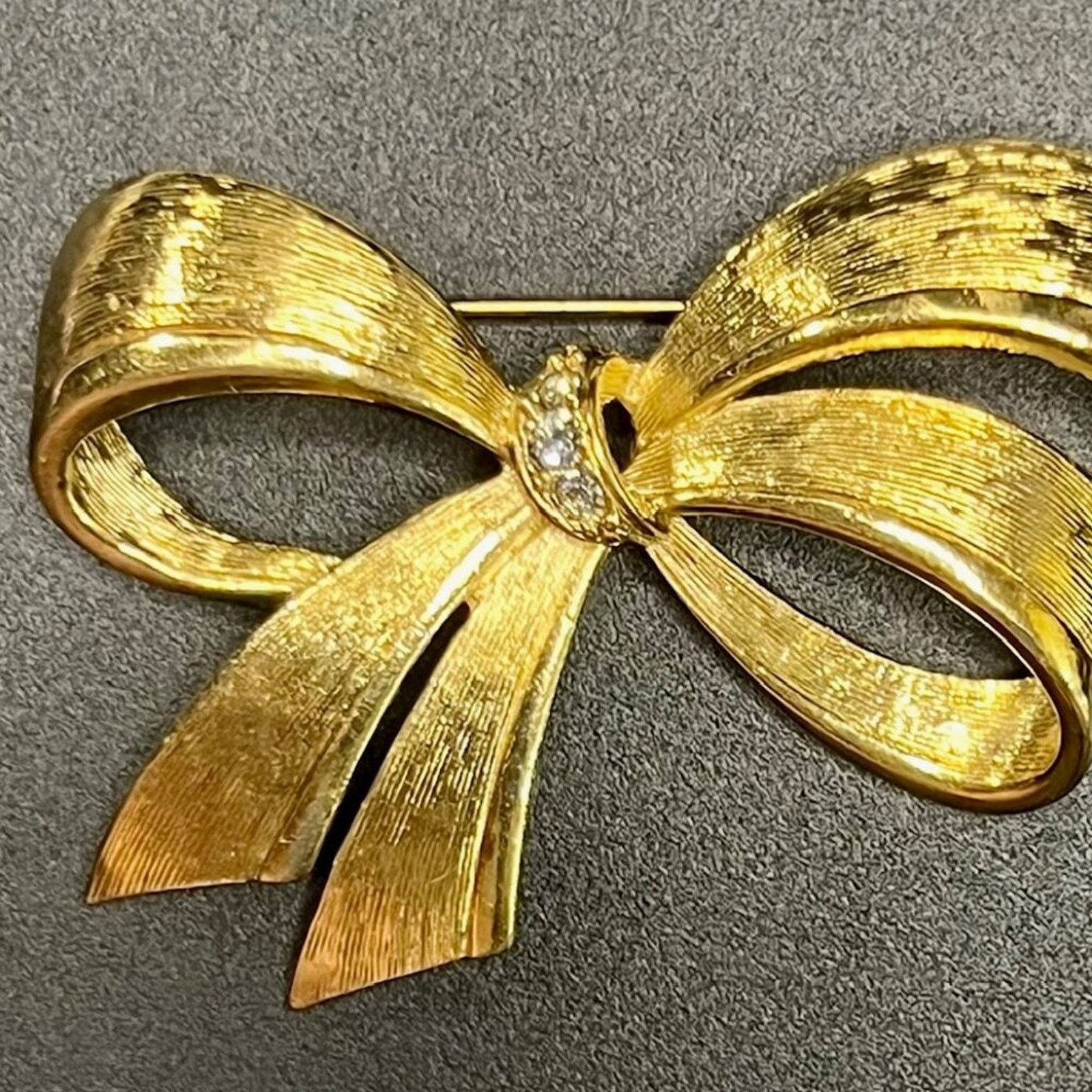 & Other Stories Avon, Goldtone brushed, Clear Rhinestone Bow, 1960’s, VGC Size ONE SIZE - 1 Thumbnail