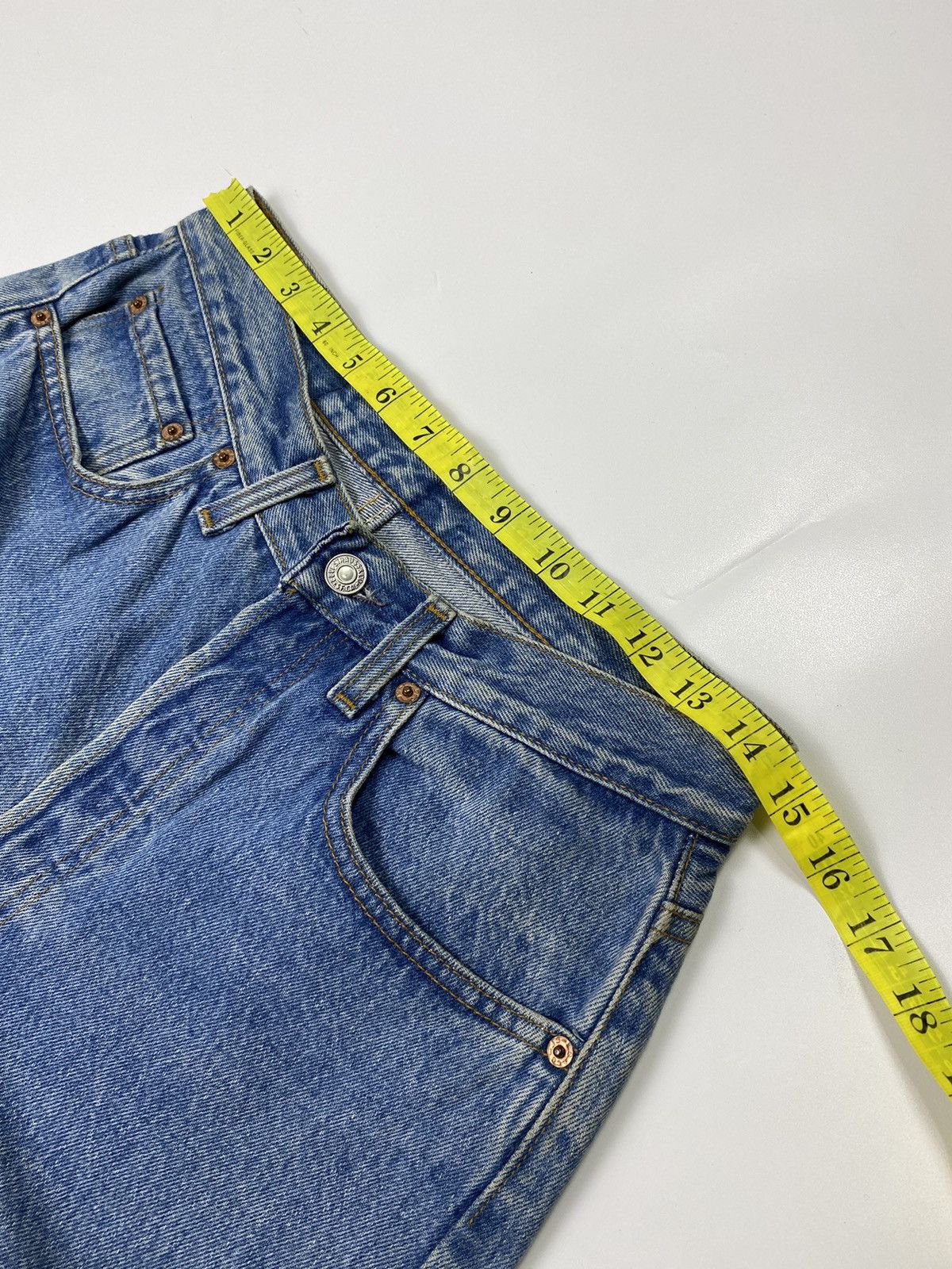 Levi's Vintage Clothing size 29x32 vintage 90s levis 501 blue jeans pant Size US 29 - 12 Thumbnail