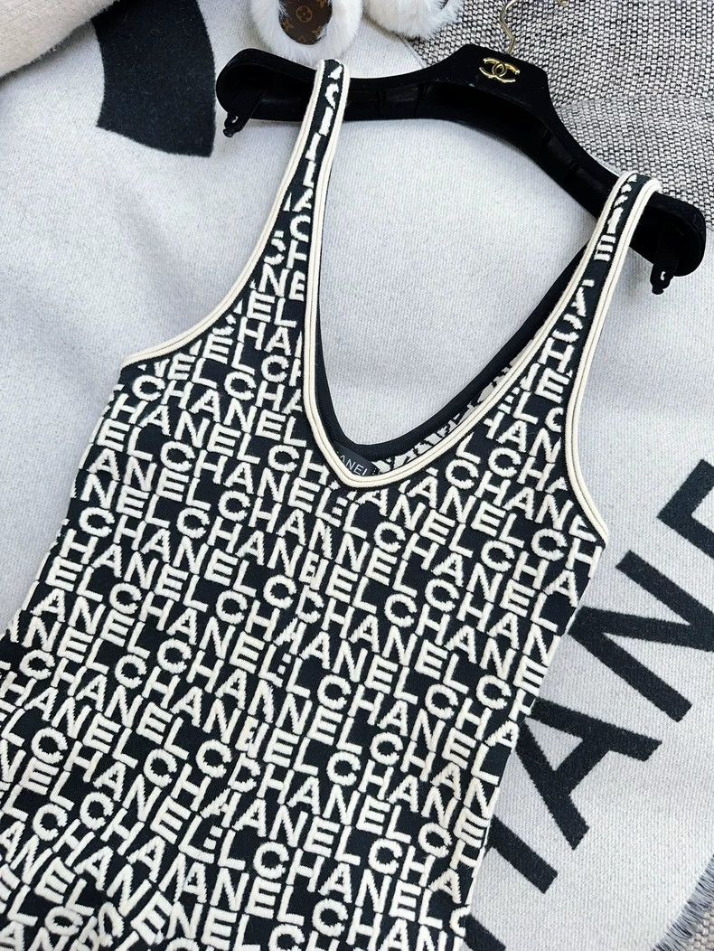 Chanel Chanel B black and white full-printed letter relief logo k Size 24" / US 00 / IT 34 - 4 Thumbnail