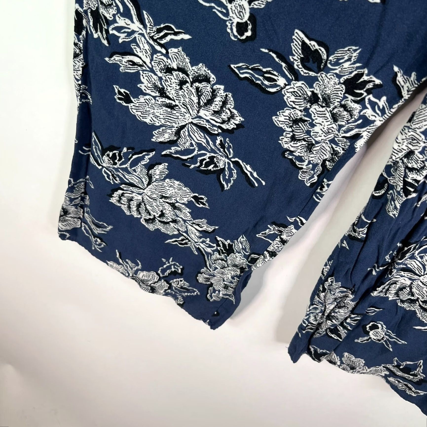 Abercrombie & Fitch VINTAGE? No — Abercrombie & Fitch Oceanside Floral Pants Women Flared Paperbag High Rise Elastic Waist Pockets Blue L Floral Beach Bohemian 90s? Size ONE SIZE - 7 Thumbnail