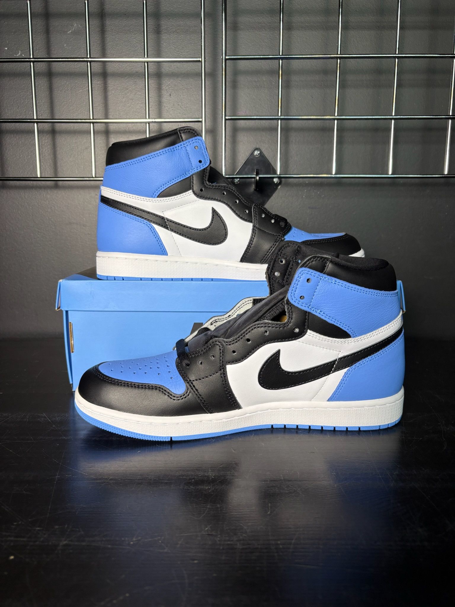 Jordan Brand Air Jordan 1 Retro High OG "UNC Toe" - Size 10.5 Size US 10.5 / EU 43-44 - 2 Thumbnail