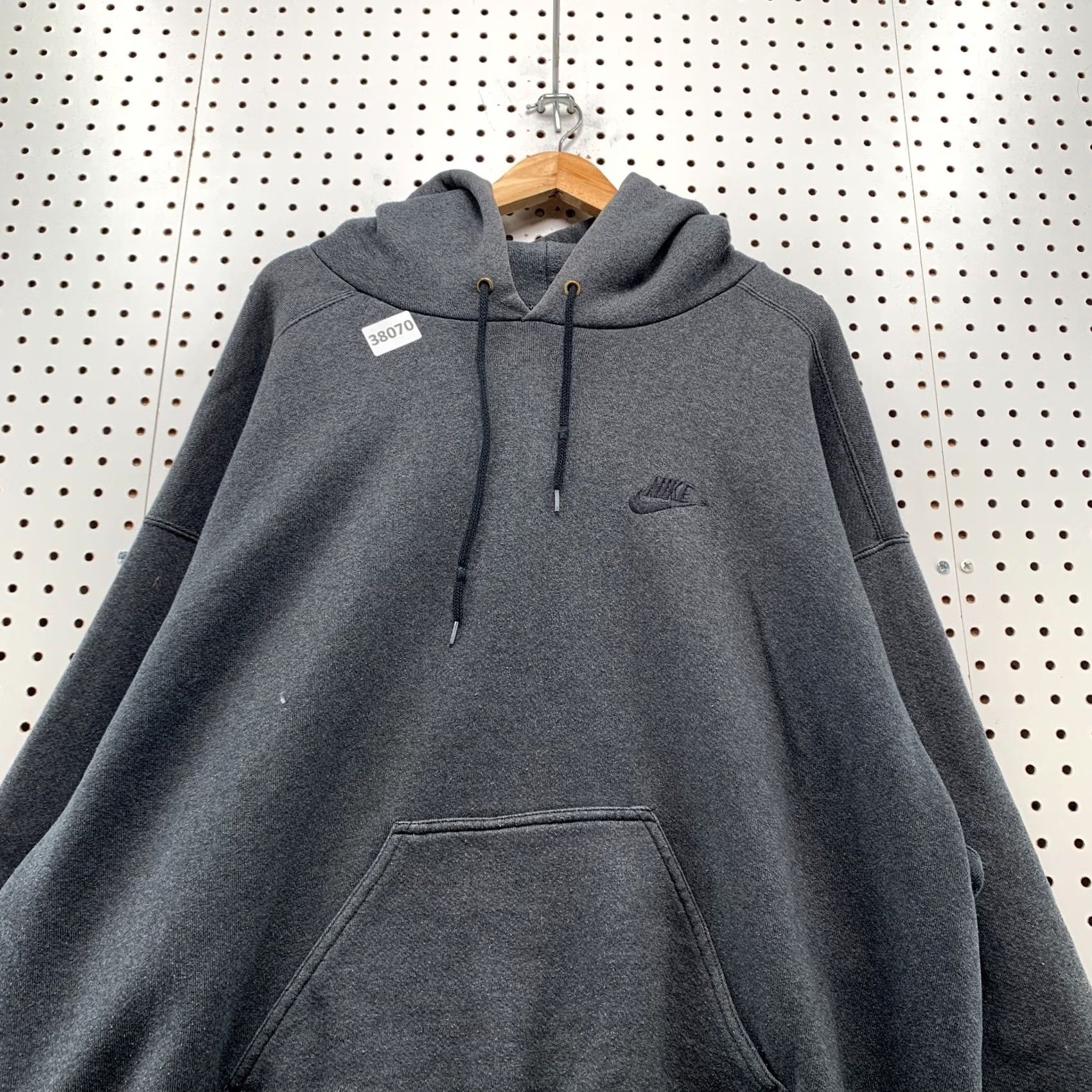 Nike VINTAGE Nike Hoodie Mens XL Gray Heavyweight Swoosh 90s Sweatshirt Pullover USA Size US XL / EU 56 / 4 - 5 Thumbnail