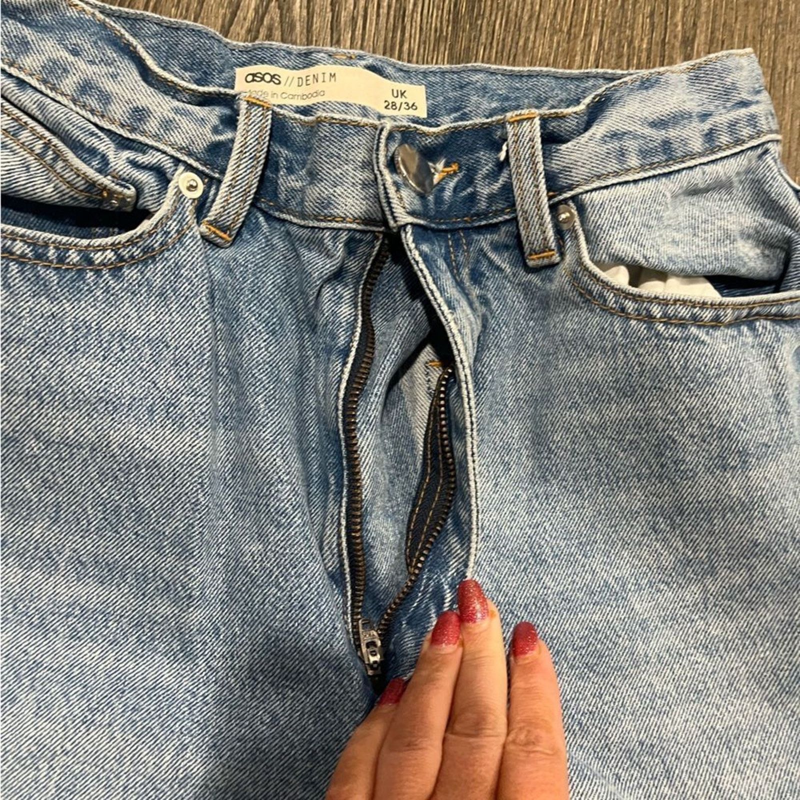 Asos ASOS Denim Blue Light Wash High Waisted Slim Mom Jeans28 Size 28" / US 6 / IT 42 - 4 Thumbnail