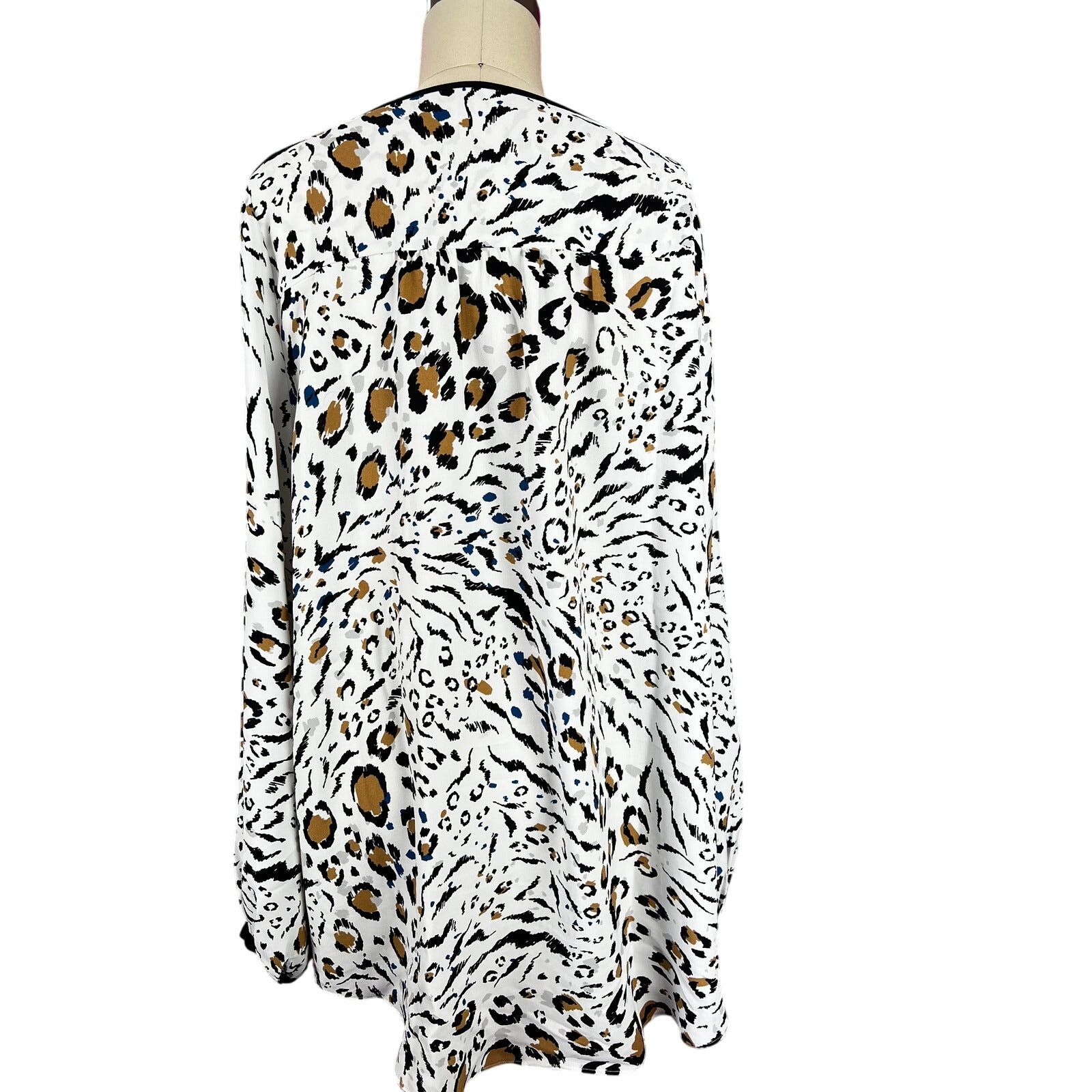 White House Black Market White House Black Market animal print Blouse sz M Size M / US 6-8 / IT 42-44 - 3 Thumbnail