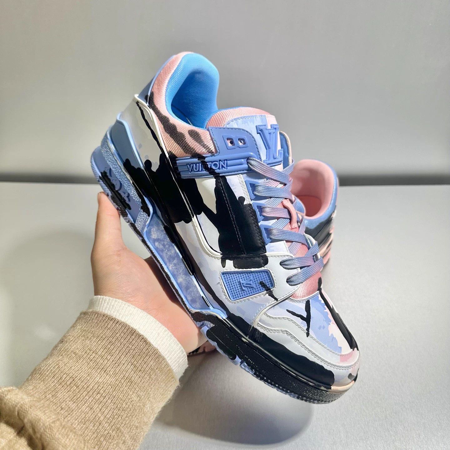 Louis Vuitton LV Trainer Artist Bicolour us8/eu42 Size US 9 / EU 42 - 8 Thumbnail