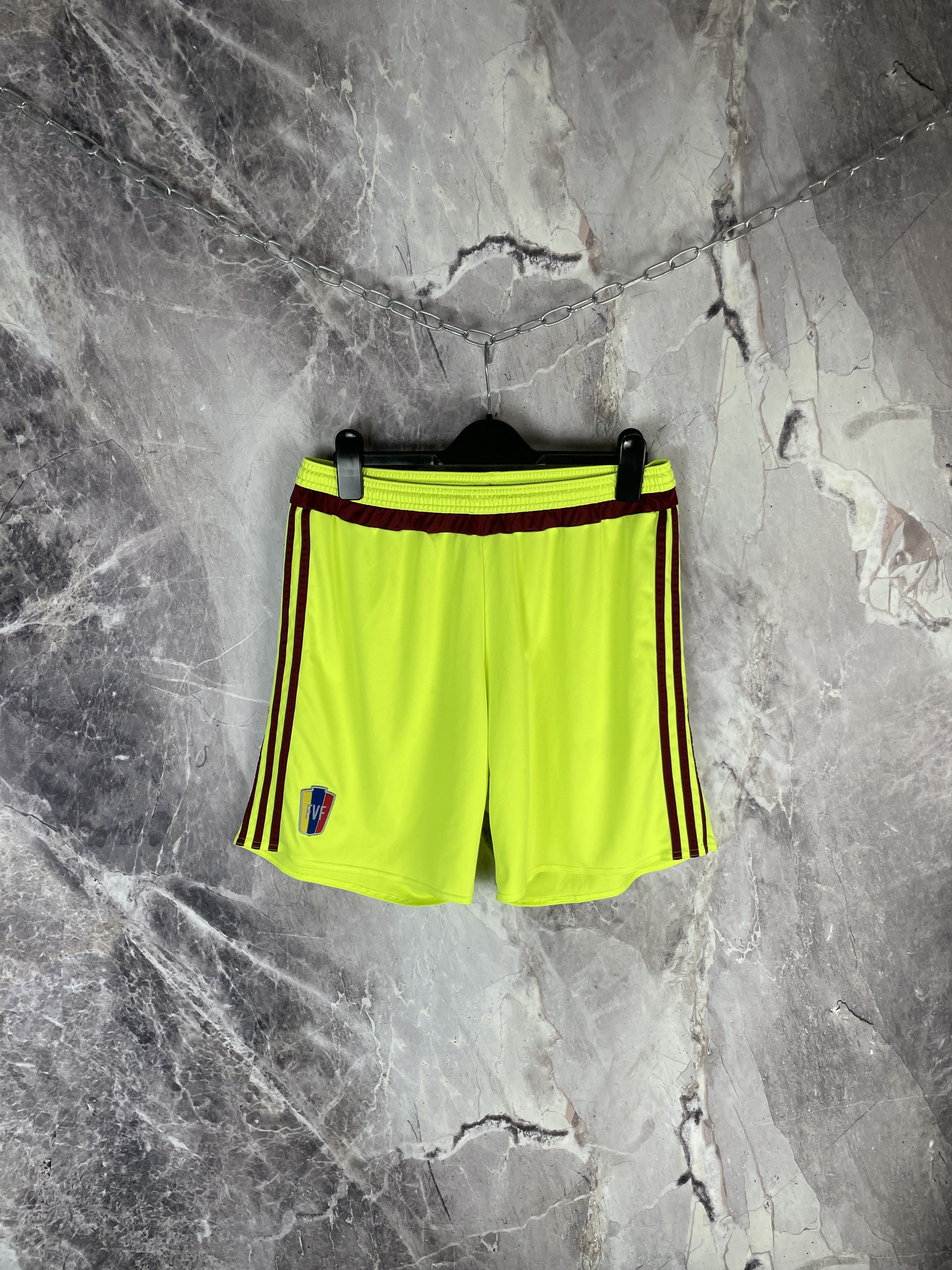 Adidas Adidas Vintage Mens Shorts Size US 34 / EU 50 - 1 Thumbnail