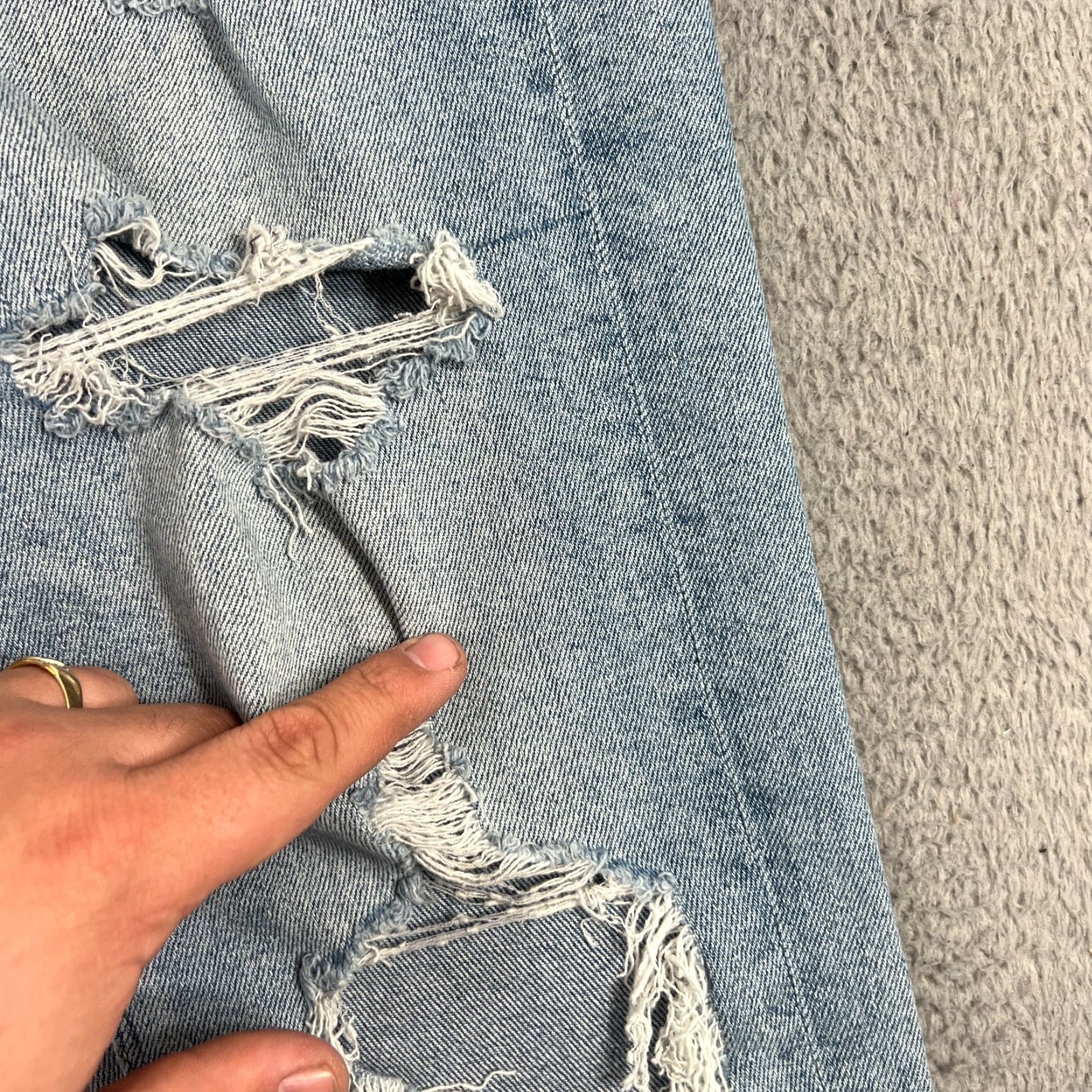 American Eagle Outfitters VINTAGE American Eagle Mom Jeans Size 4 Women's High Waist Distressed Light Wash Denim 28 Inseam Size 27" / US 4 / IT 40 - 7 Thumbnail
