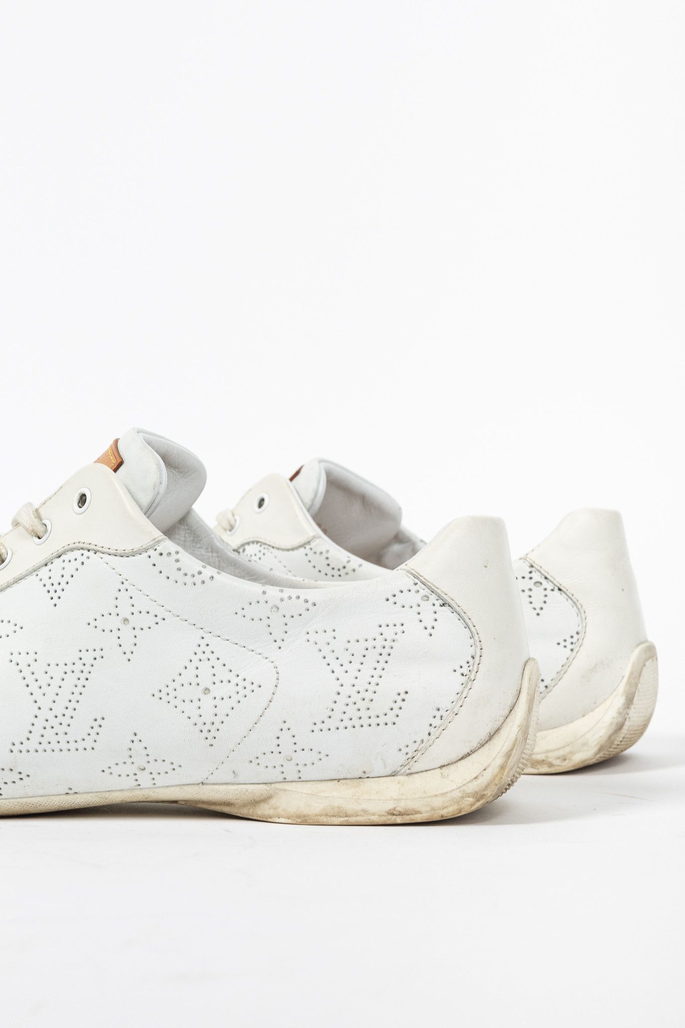 Louis Vuitton Louis Vuitton Mahina Perforated Monogram Leather Sneakers Size US 8.5 / IT 38.5 - 8 Thumbnail
