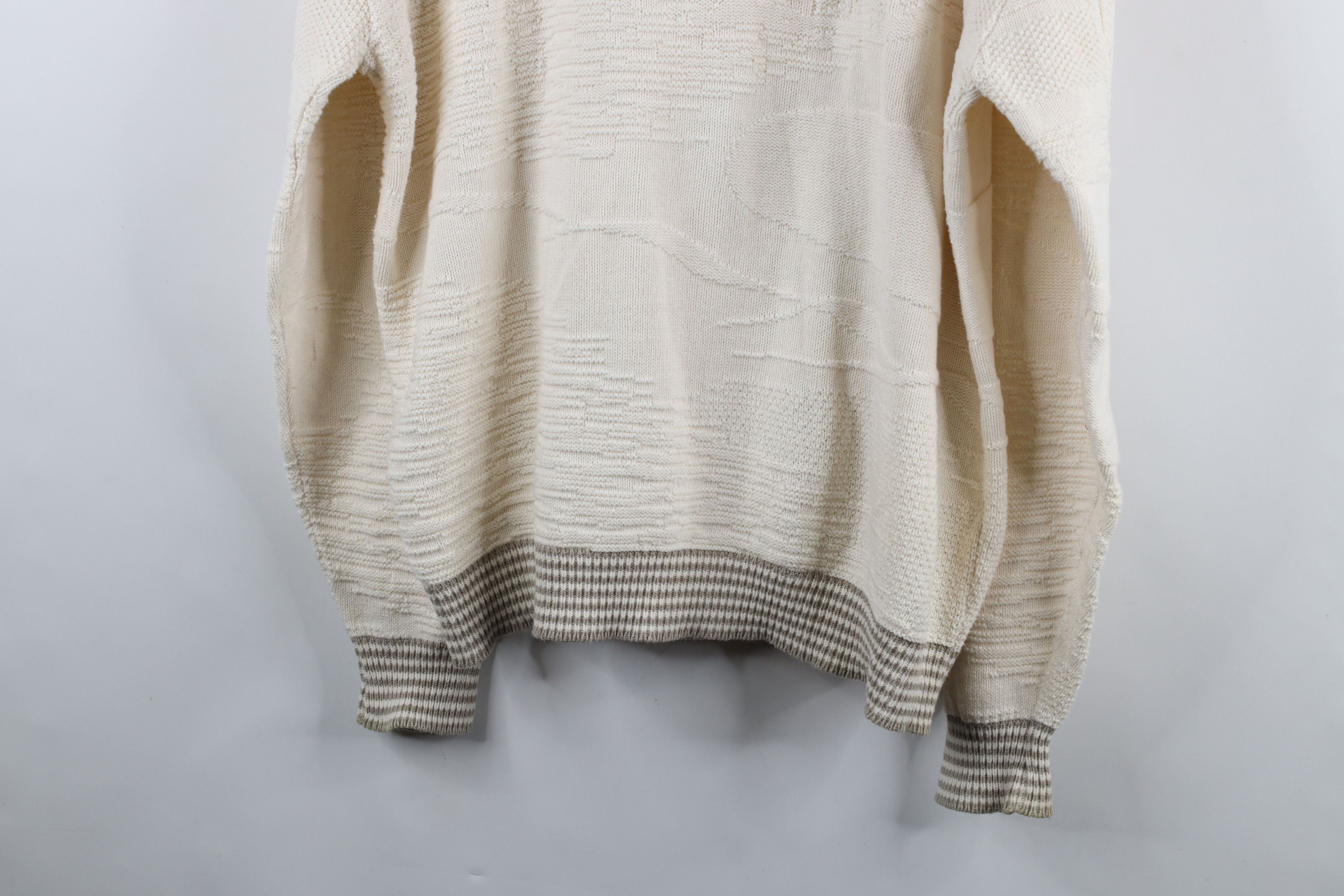 Vintage Vintage 90s Streetwear Print Knit Golf V-Neck Sweater USA Size US M / EU 48-50 / 2 - 12 Thumbnail
