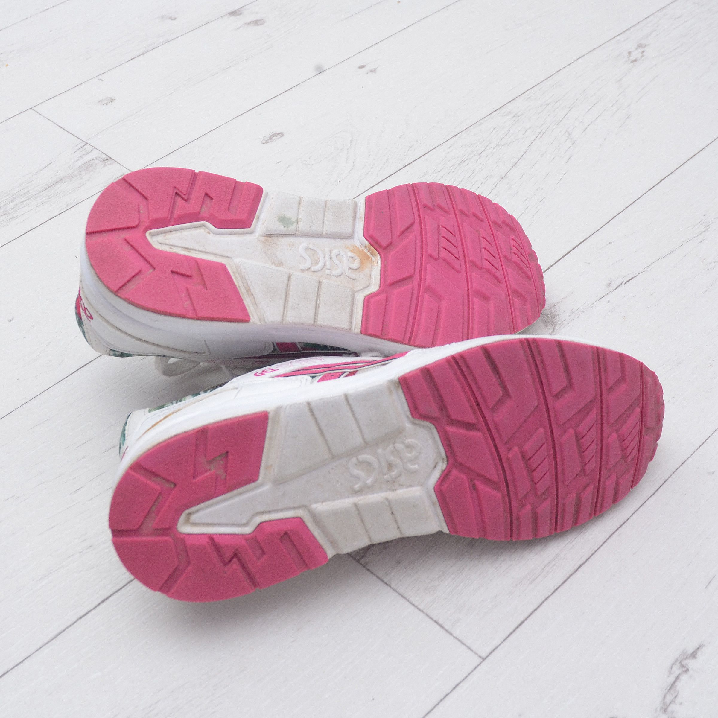 Asics Asics Gel Lyte 5 Women's Sneakers White Flowers Print sz 38 Size US 5.5 / IT 35.5 - 7 Thumbnail