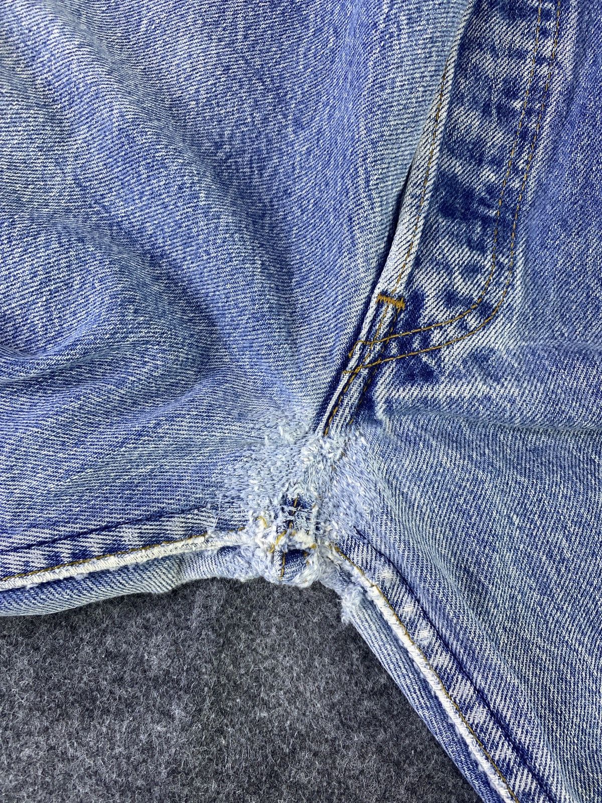Jean × Levi's × Vintage Vintage Levis 501 Jeans Blue Wash - J918 Size US 33 - 14 Thumbnail