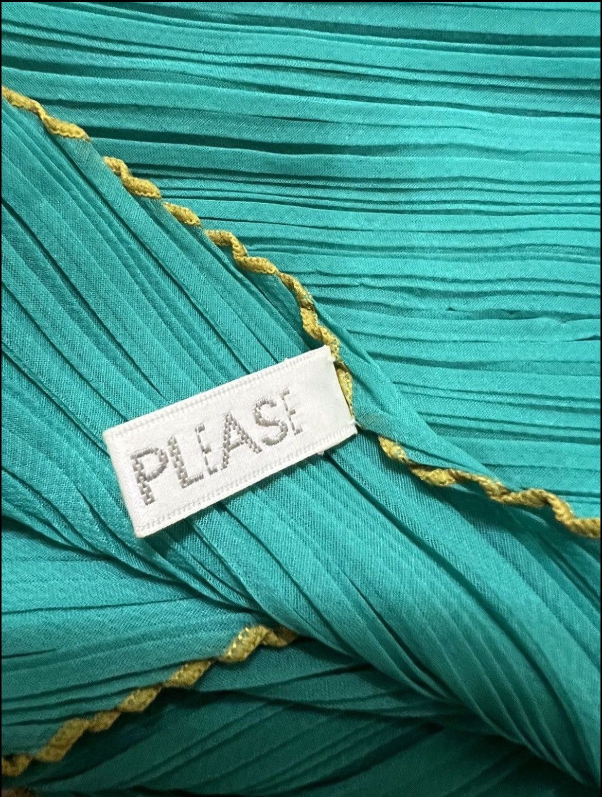 Issey Miyake × Pleats Please Issey Miyake GRAIL🔥Issey Miyake Pleats Please Royal Edge Scarf Accs Size ONE SIZE - 9 Thumbnail