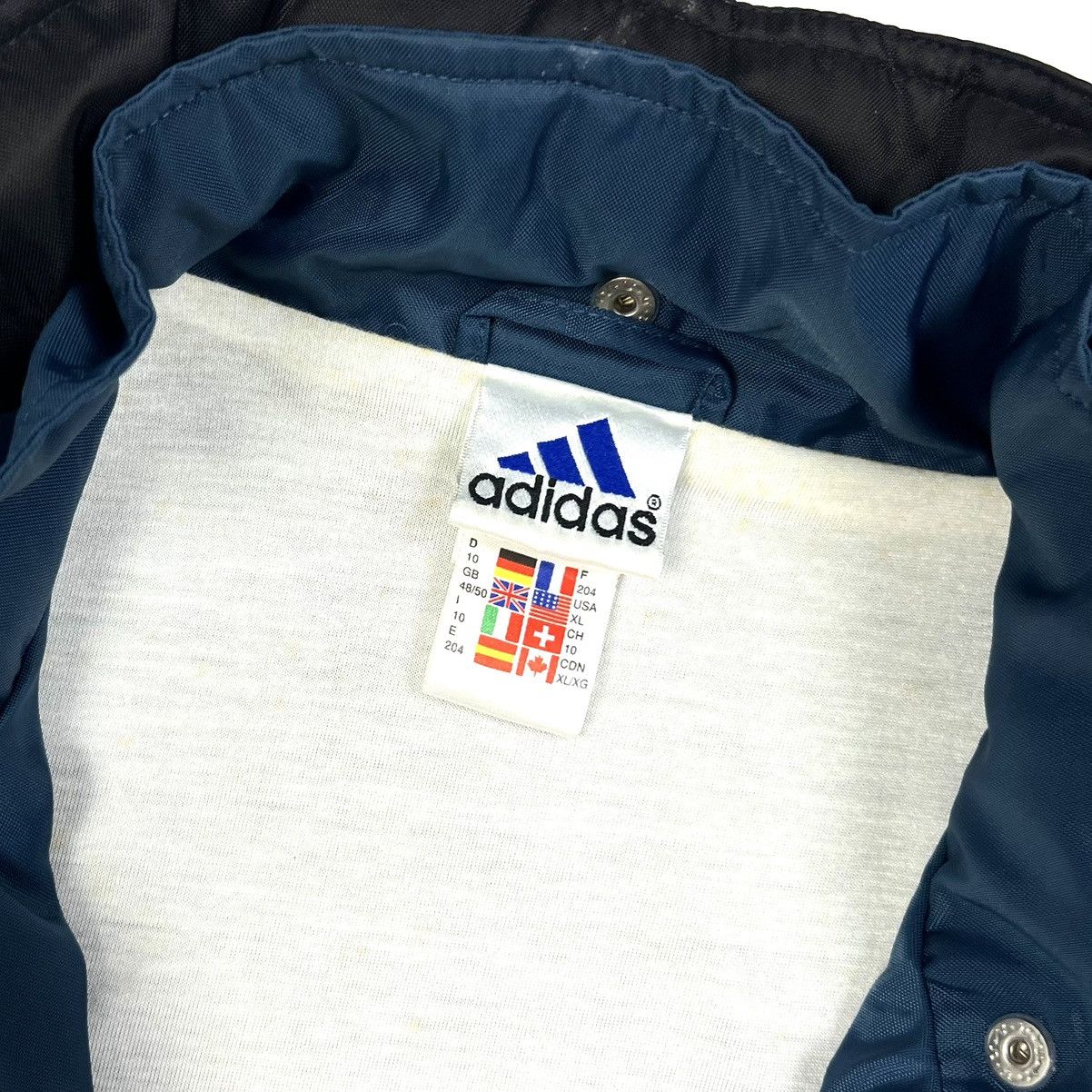 Adidas × Vintage Vintage Adidas Oversized Nylon Windbreaker Jacket Size XL Size US XL / EU 56 / 4 - 15 Thumbnail