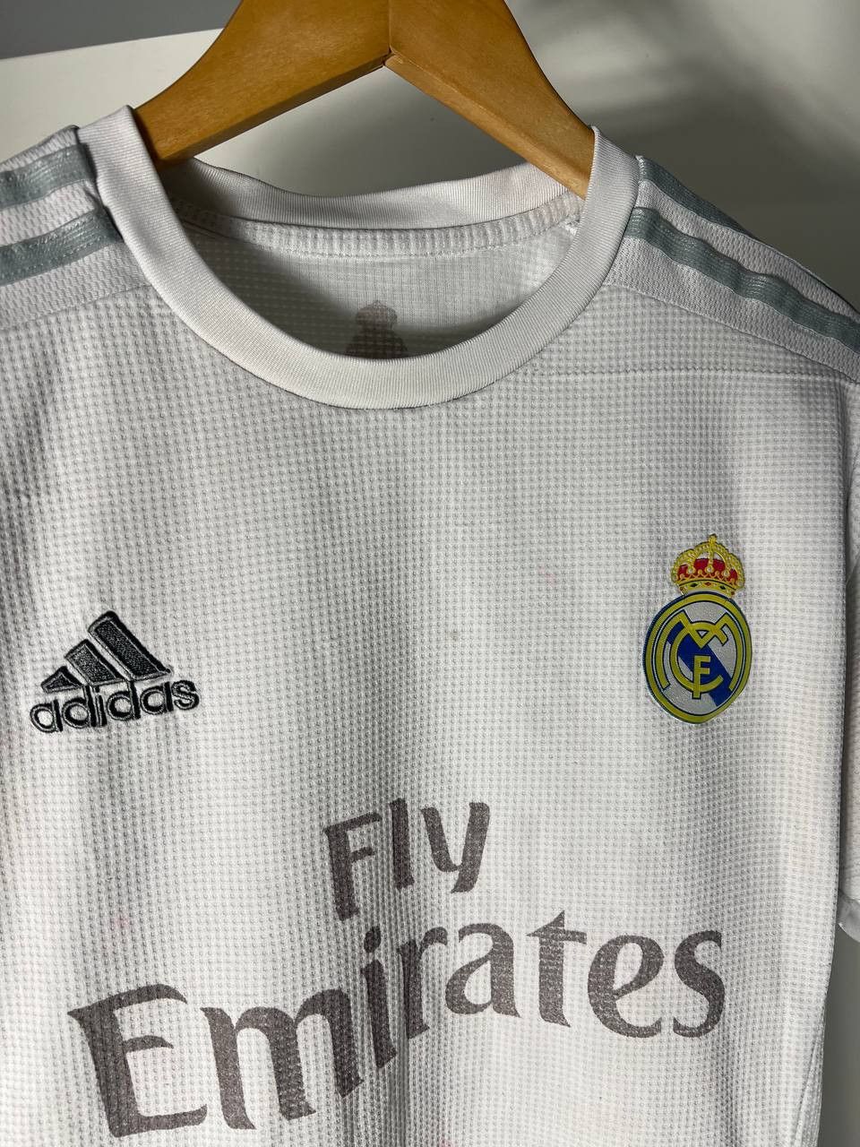 Adidas VINTAGE ADIDAS FC REAL MADRID SPAIN RETRO SOCCER JERSEY Y2K Size US S / EU 44-46 / 1 - 5 Thumbnail