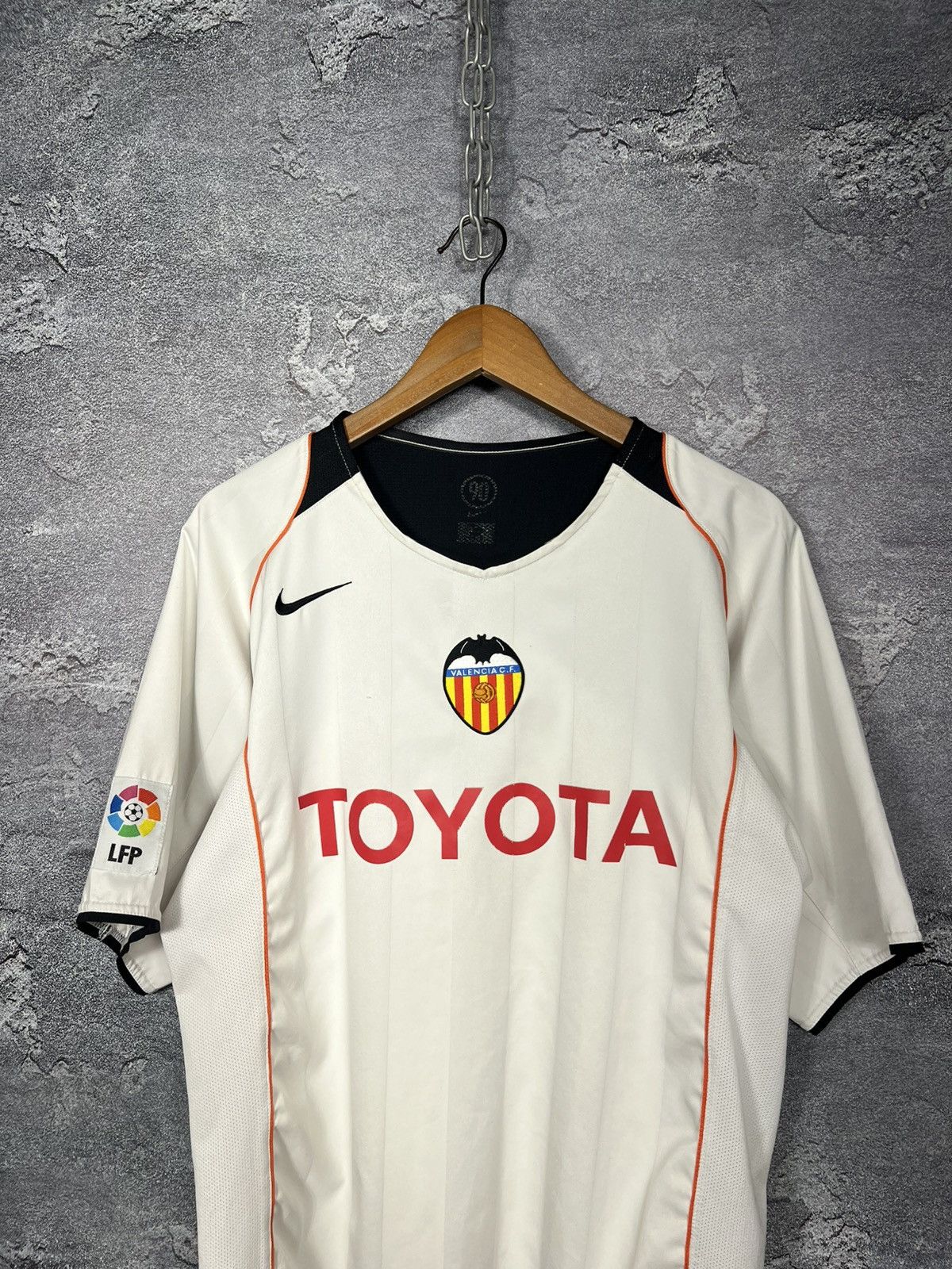 Nike Vintage Valencia 2004/2005 Home Football Jersey Blockcore Size US L / EU 52-54 / 3 - 2 Thumbnail