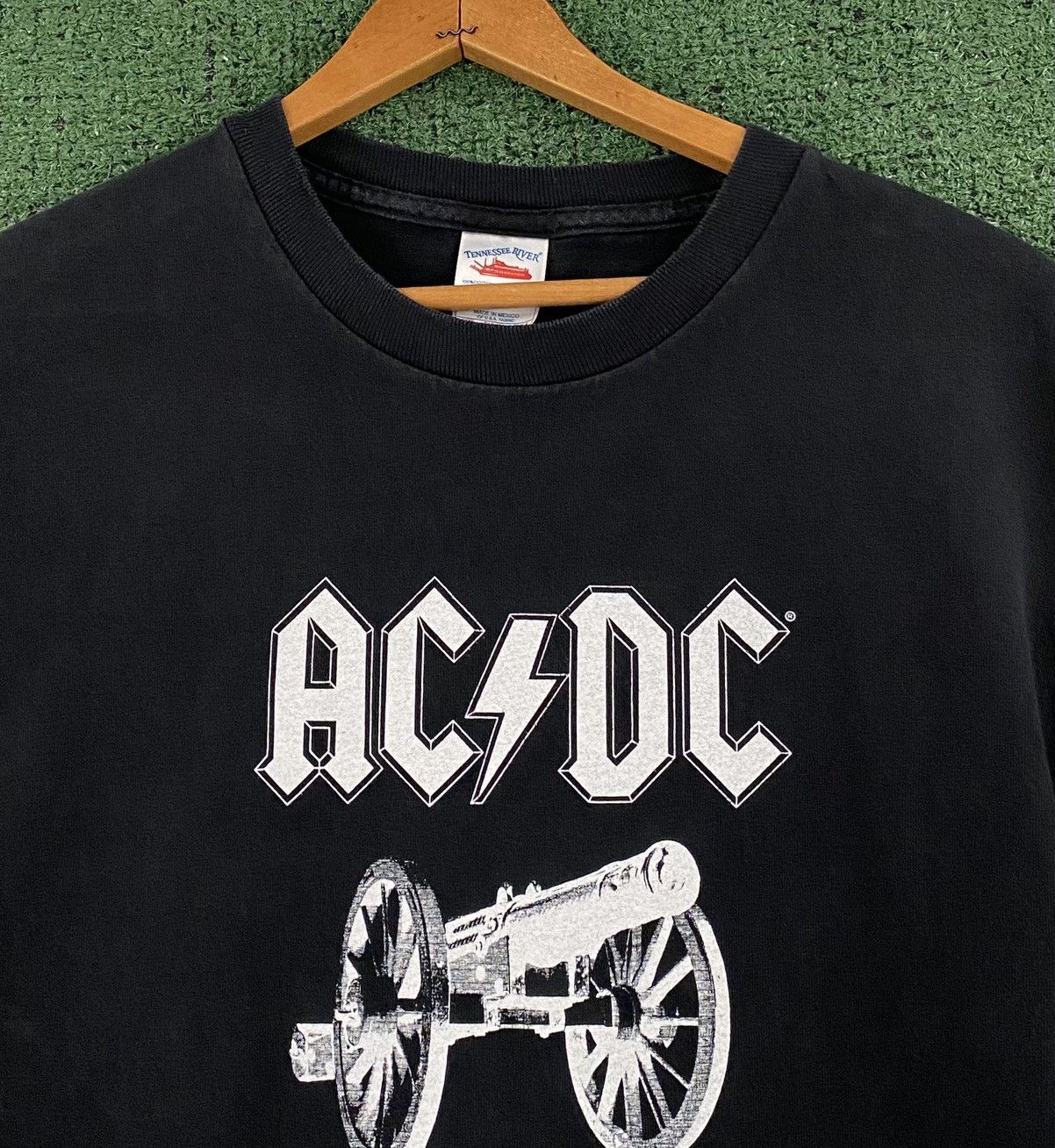 Vintage Vintage 2004 AC/DC Cannon For Those About To Rock T-Shirt Size US M / EU 48-50 / 2 - 2 Thumbnail