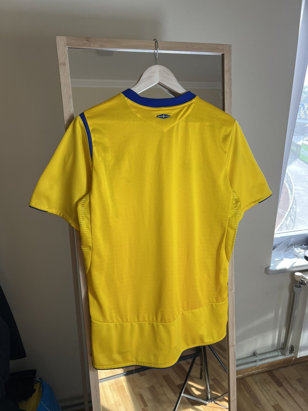 Umbro 🇸🇪Sweden National Team Umbro 2005-06 Jersey – Yellow M Y2K Size US M / EU 48-50 / 2 - 11 Thumbnail