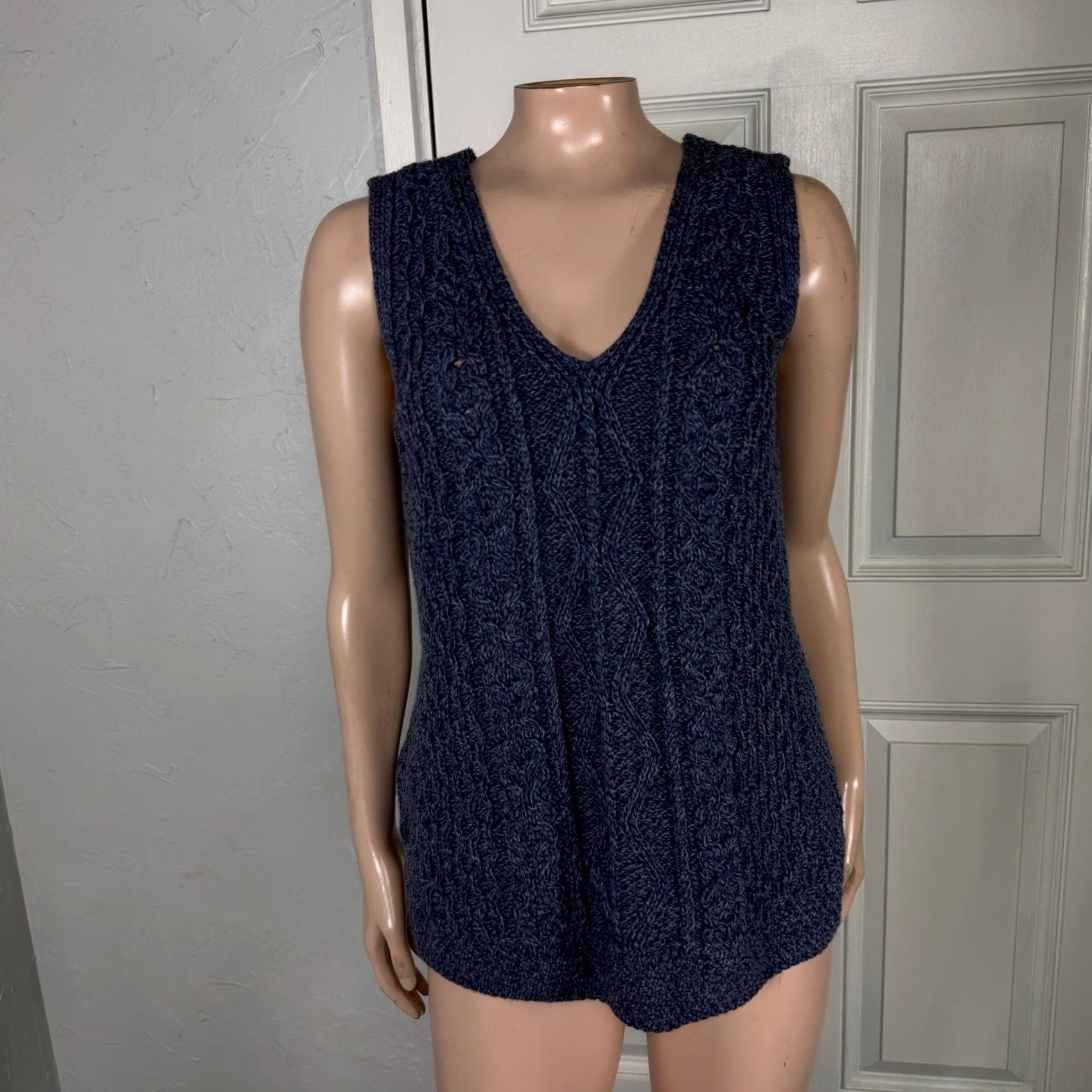 Vintage Blarney Woolen Mills Womens sweater Medium Ireland Cable Knit Sleeveless D4-12 Size M / US 6-8 / IT 42-44 - 2 Thumbnail