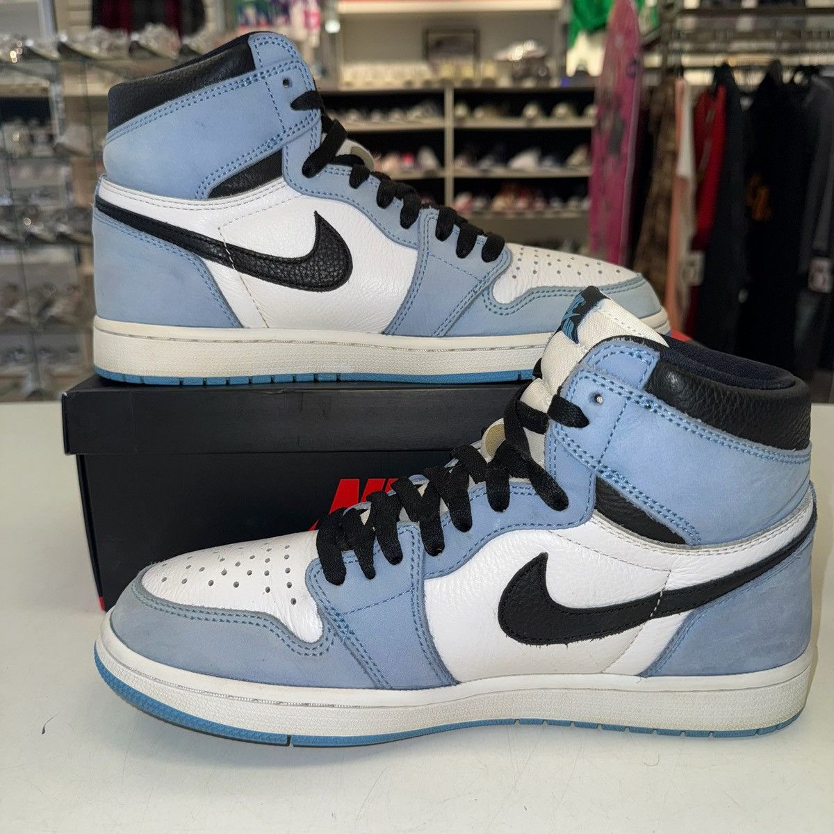 Jordan Brand Size 9.5 - Nike Air Jordan 1 Retro High OG University Blue Size US 9.5 / EU 42-43 - 2 Thumbnail
