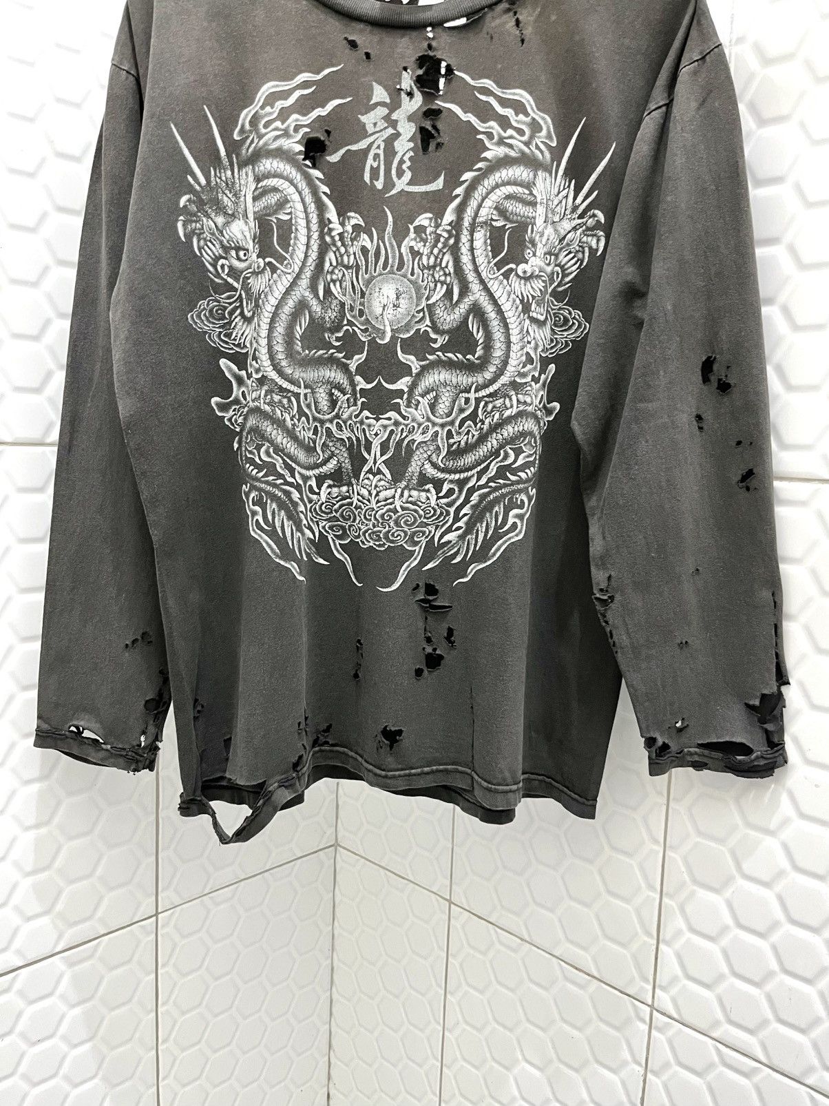 4GSELLER × Vintage Vintage 90's Thrased Dragon Yin Yang Longsleeve Size US L / EU 52-54 / 3 - 2 Thumbnail