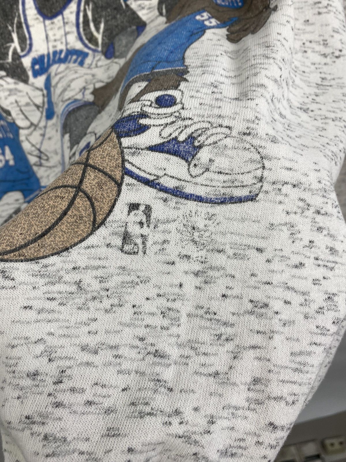 NBA Vintage 1990 Charlotte Hornets NBA Looney Tunes Sweatshirt Size US XL / EU 56 / 4 - 6 Thumbnail