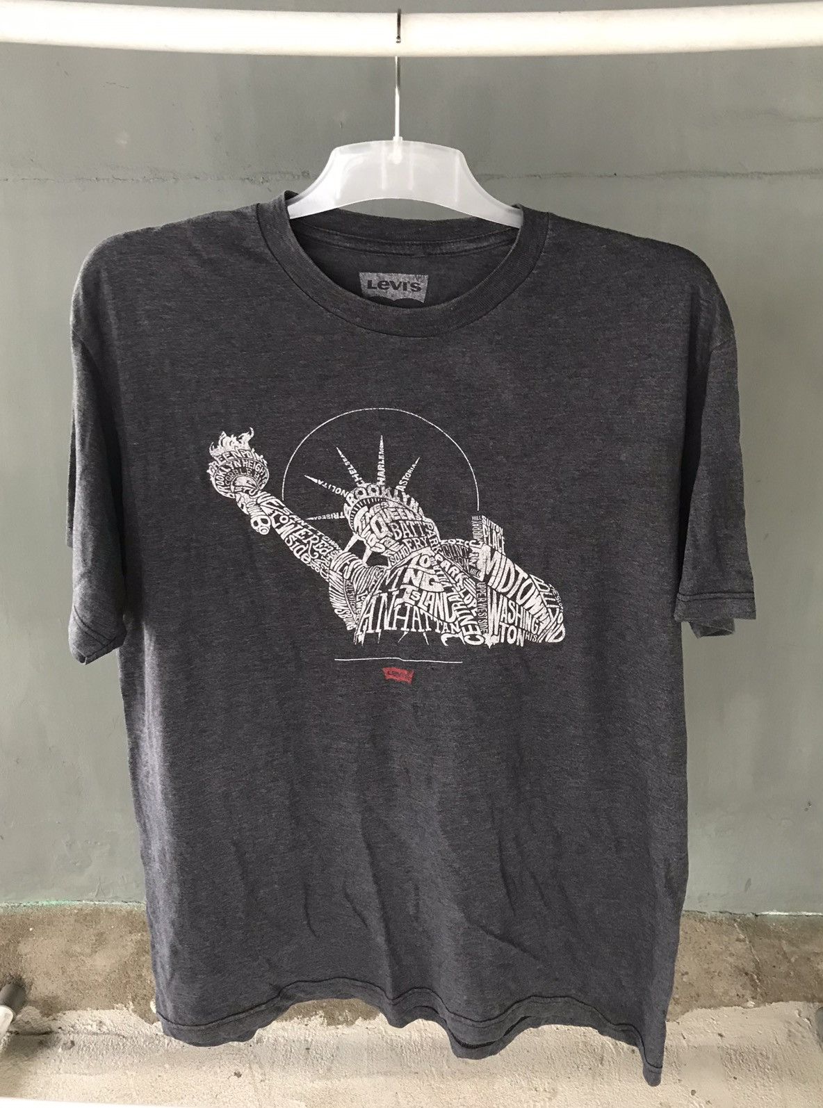 Levi's × Vintage T-Shirt " LEVIS " Size US L / EU 52-54 / 3 - 1 Thumbnail