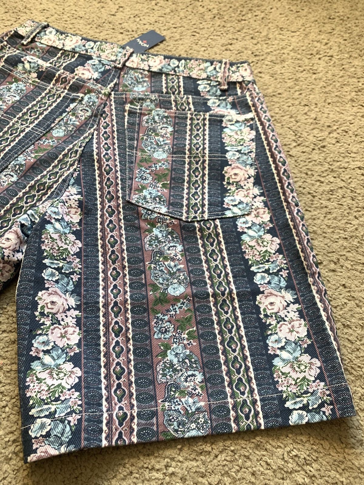 Noah NOAH 90’s STYLE DENIM STRIPED FLORAL SHORTS Size US 34 / EU 50 - 13 Thumbnail