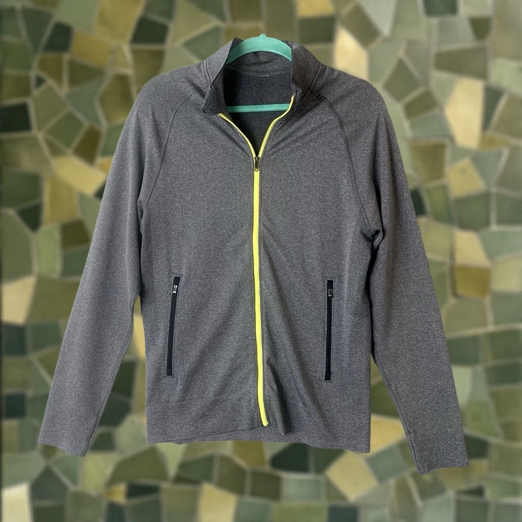 Lululemon Lululemon Pulse Jacket Mens Small Gray Full Zip Stretch Activewear Athletic Pocket Slim Mid-Length Regular Fit Shirt Hoodie not included Size US S / EU 44-46 / 1 - 1 Thumbnail