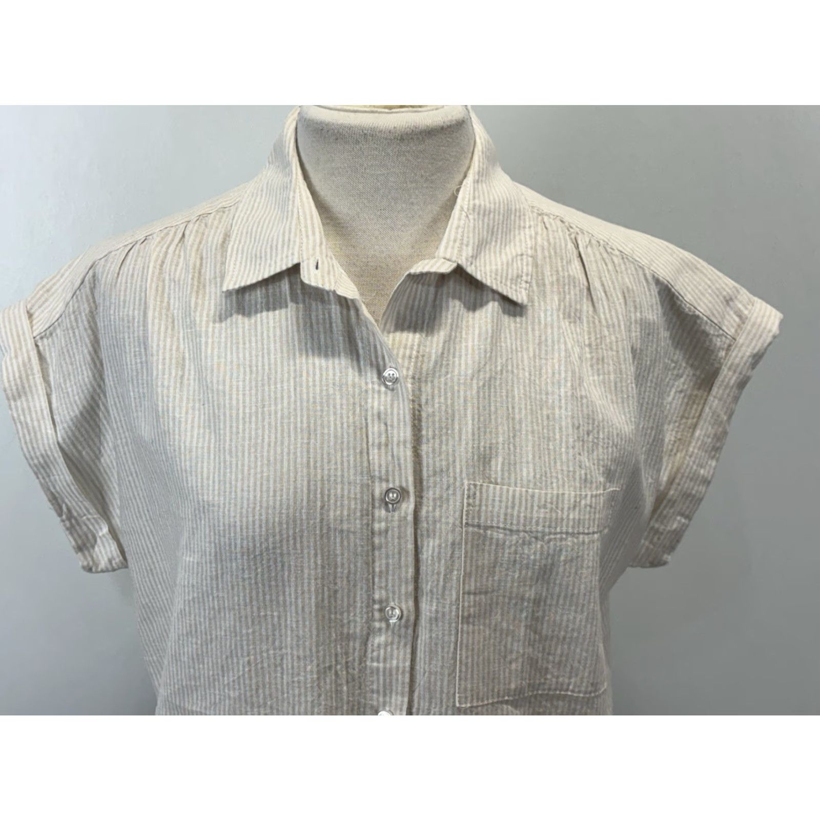 Saks Fifth Avenue VINTAGE Saks Fifth Avenue Women's Short Sleeve Button-Up Shirt Sz Small Linen Blend White Tan Striped Coastal Size S / US 4 / IT 40 - 5 Thumbnail