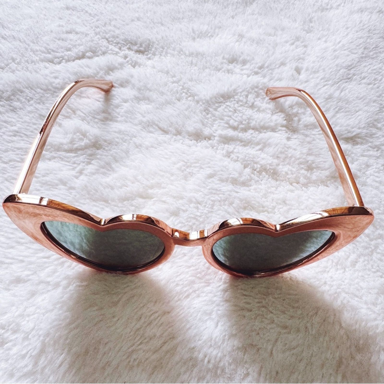 Other Addison Gold Heart-Shaped Sunglasses Size ONE SIZE - 6 Thumbnail