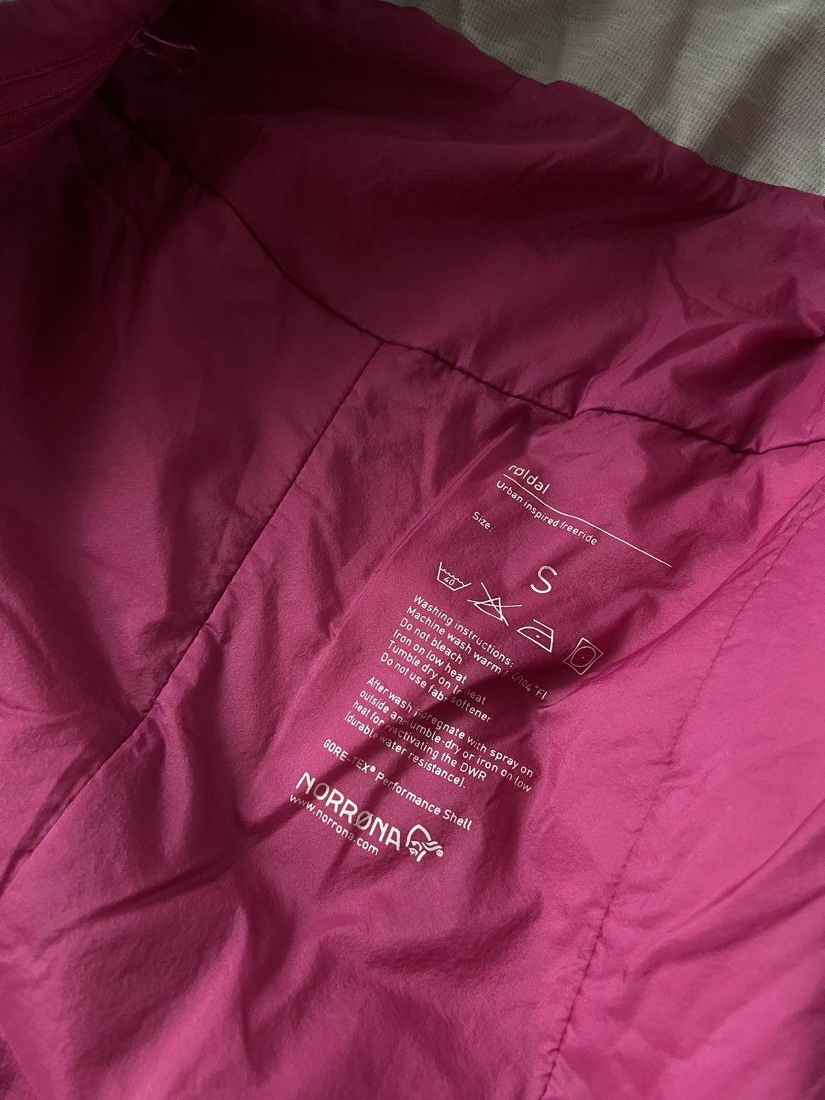 Norrona Norrona Gore-Tex Roldal Rare Gorpcore Insulated Pro Jacket Size S / US 4 / IT 40 - 18 Thumbnail
