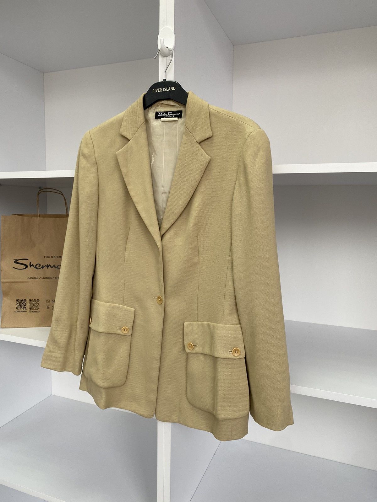 Designer × Salvatore Ferragamo × Vintage Vintage Salvatore Ferragamo beige blazer Size M / US 6-8 / IT 42-44 - 6 Thumbnail