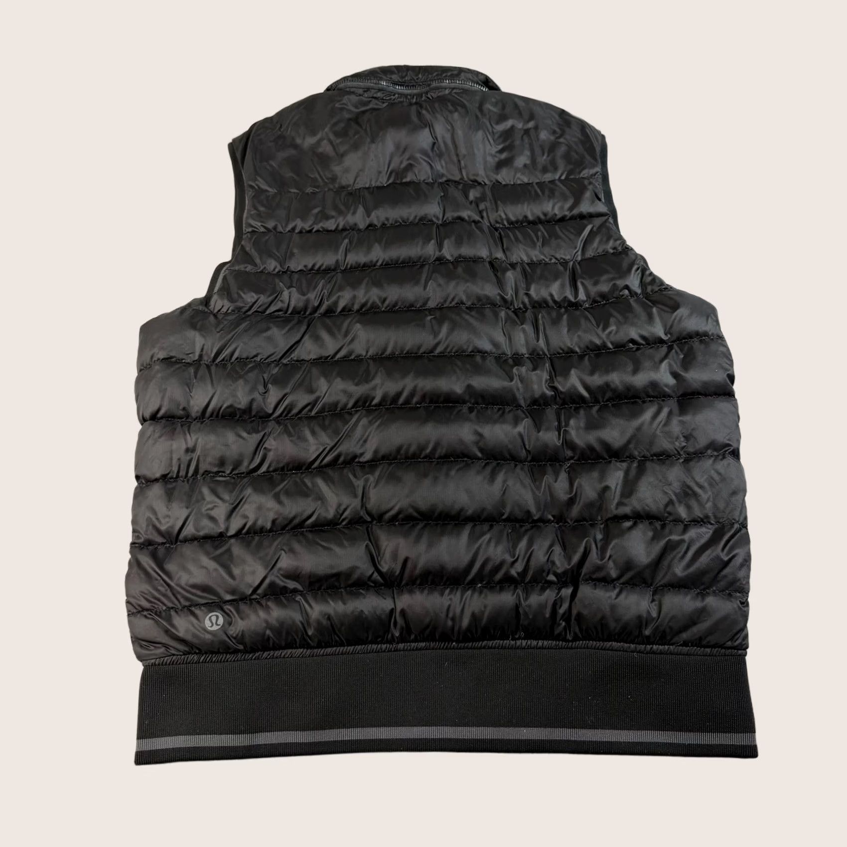 Lululemon Lululemon Vest Womens Medium Black Down Puffer Full Zip Outdoors Hiking Jacket/Coat Vintage No Mens Size M / US 6-8 / IT 42-44 - 1 Thumbnail