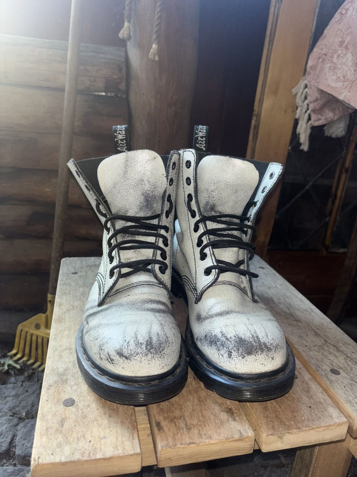 Dr. Martens Dr Martens Pascal 1460 B&W Cristal SuedeSoft crackle. Size US 12 / IT 42 - 2 Thumbnail