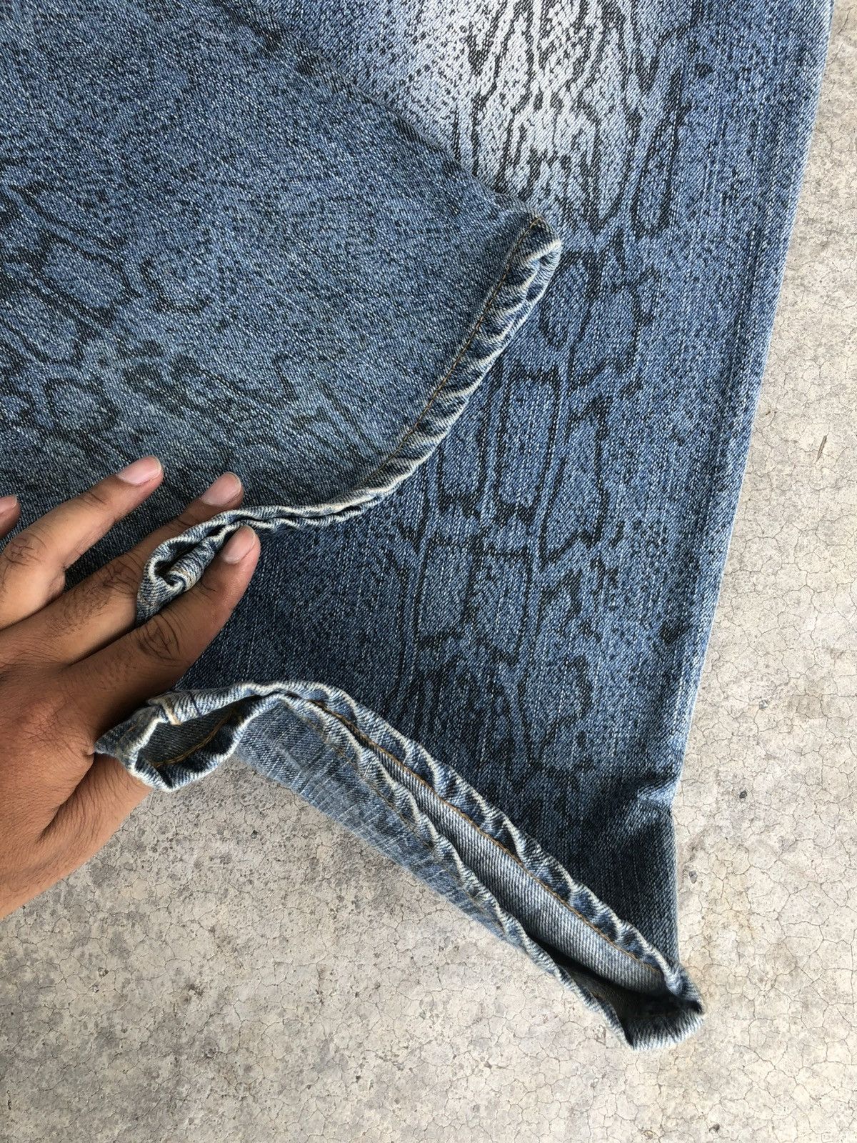 Karakuri Tamashii Karakuri Tamashii Embroidered Snake Skin Distressed Size US 32 / EU 48 - 15 Thumbnail