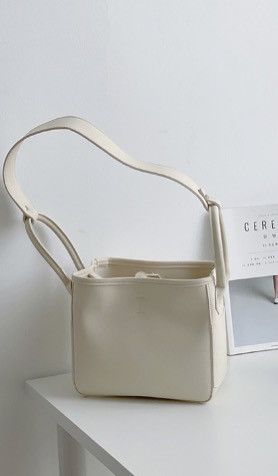 Japanese Brand Huskycat Korean style bucket bag Size ONE SIZE - 5 Thumbnail