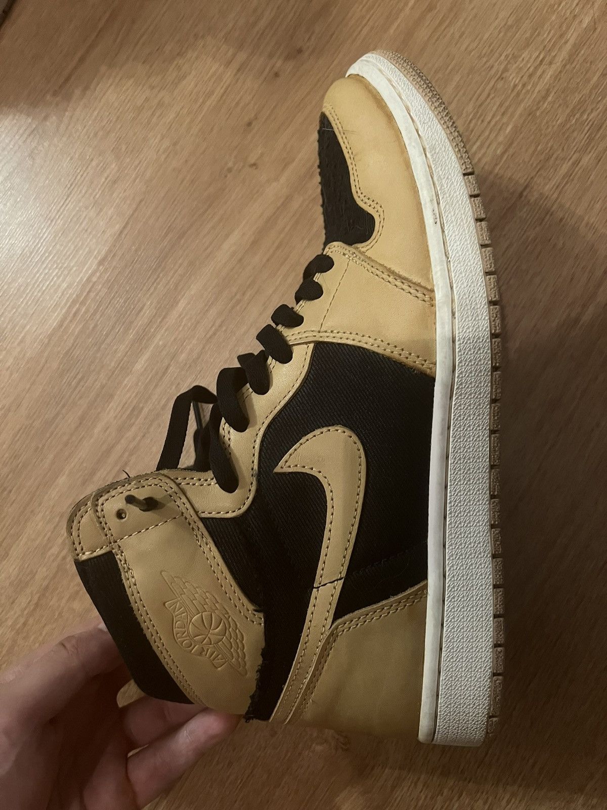 Jordan Brand × Nike Nike Air Jordan 1 High Og ‘Heirloom’ Size US 10.5 / EU 43-44 - 1 Thumbnail