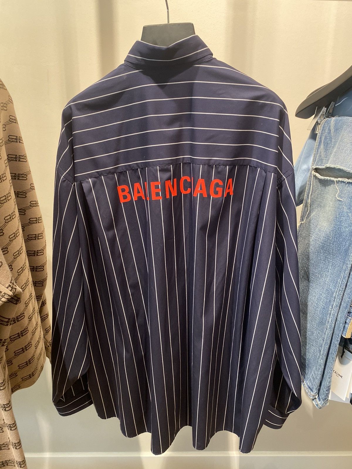 Balenciaga BNWT Balenciaga Back Logo Shirt Size US XL / EU 56 / 4 - 1 Thumbnail
