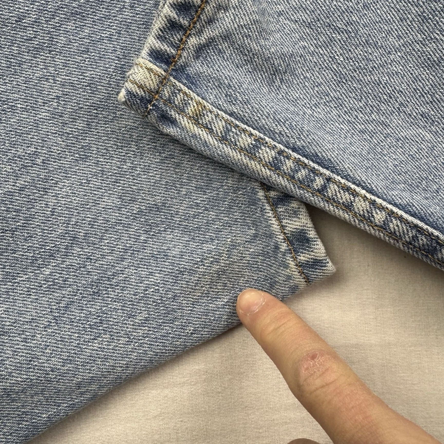 Levi's VINTAGE Levi's 550 Jeans Mens Adult 36x30 Relaxed Light Wash 90s Hipster Straight Blue Cotton Size US 36 / EU 52 - 2 Thumbnail