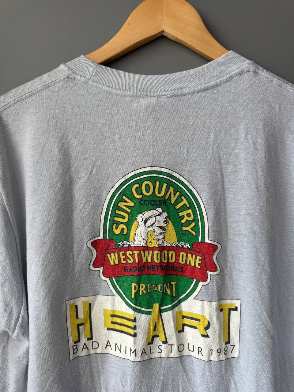 Band Tees 1987 Heart Bad Animals Vintage Band T-Shirt Size Large. Size US XL / EU 56 / 4 - 5 Thumbnail