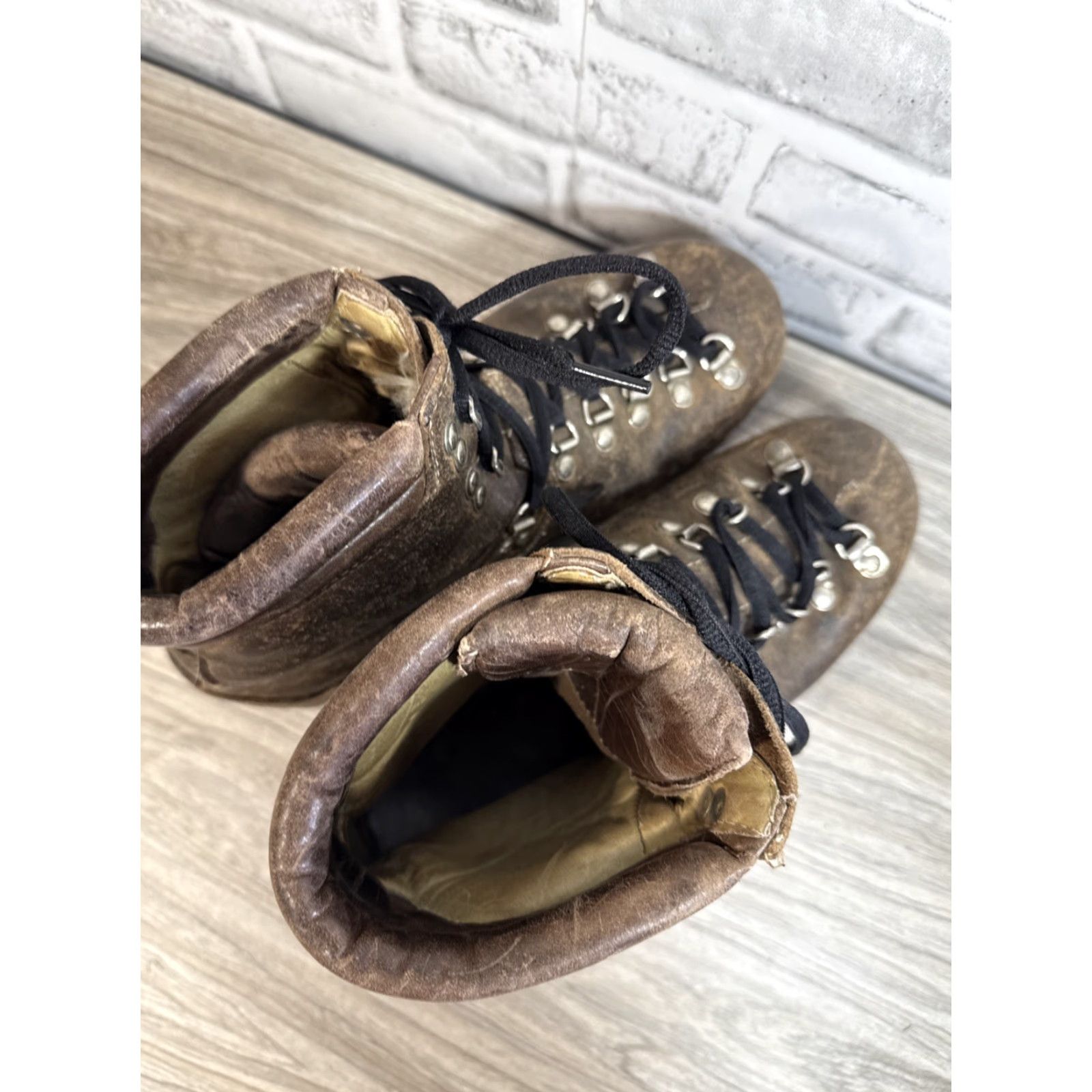 LOWA VINTAGE LOWA Boots Mens 5.5 N Leather Vibram Hiking Mountaineering 80’s Germany Mens Boots Leather Vibram Hiking Mountaineering 80s Germany Size US 6 / EU 39 - 5 Thumbnail