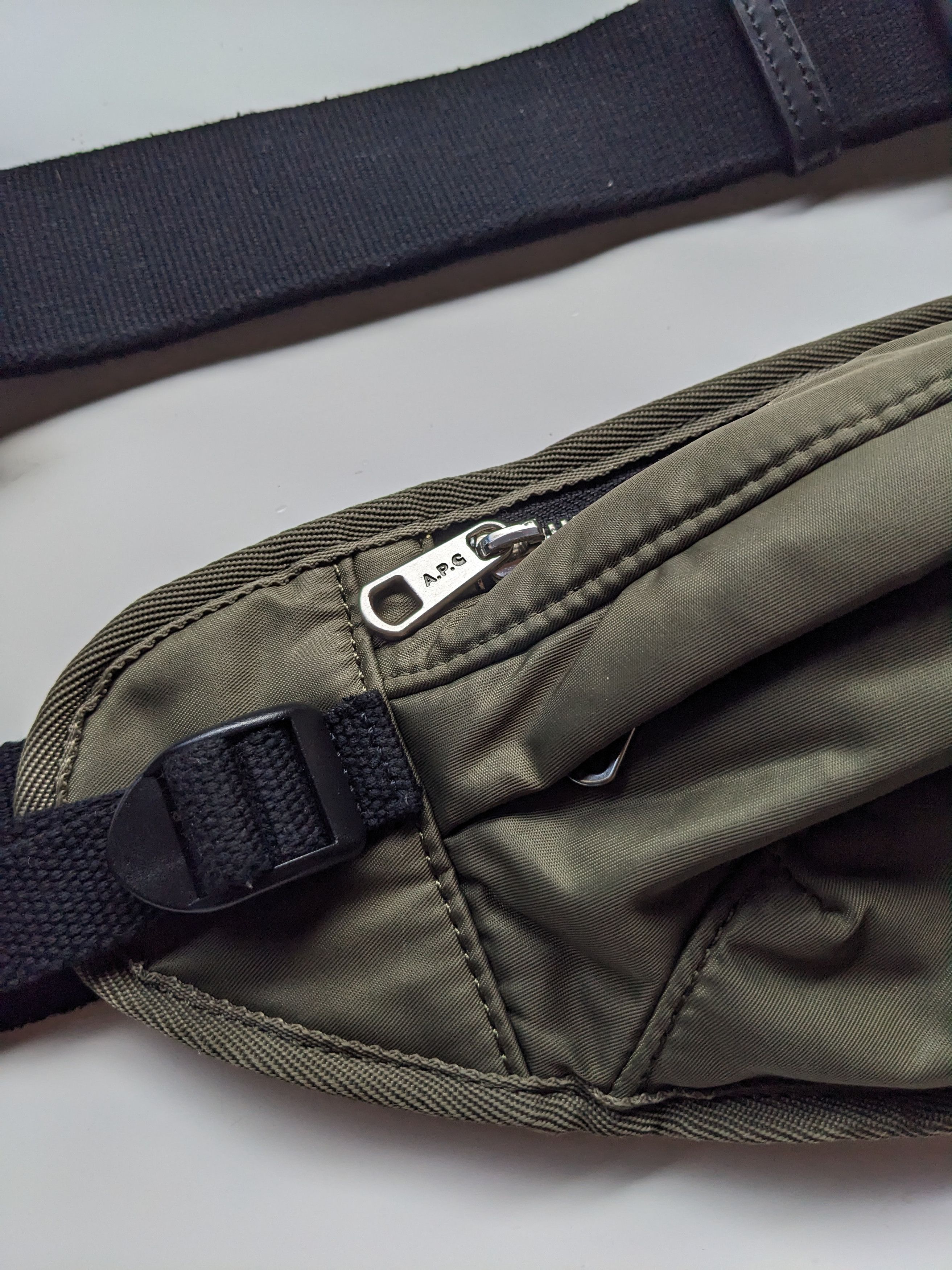 A.P.C. × Carhartt Wip A.P.C x Carhartt WIP shawn hip waistbag olive green Size ONE SIZE - 4 Thumbnail