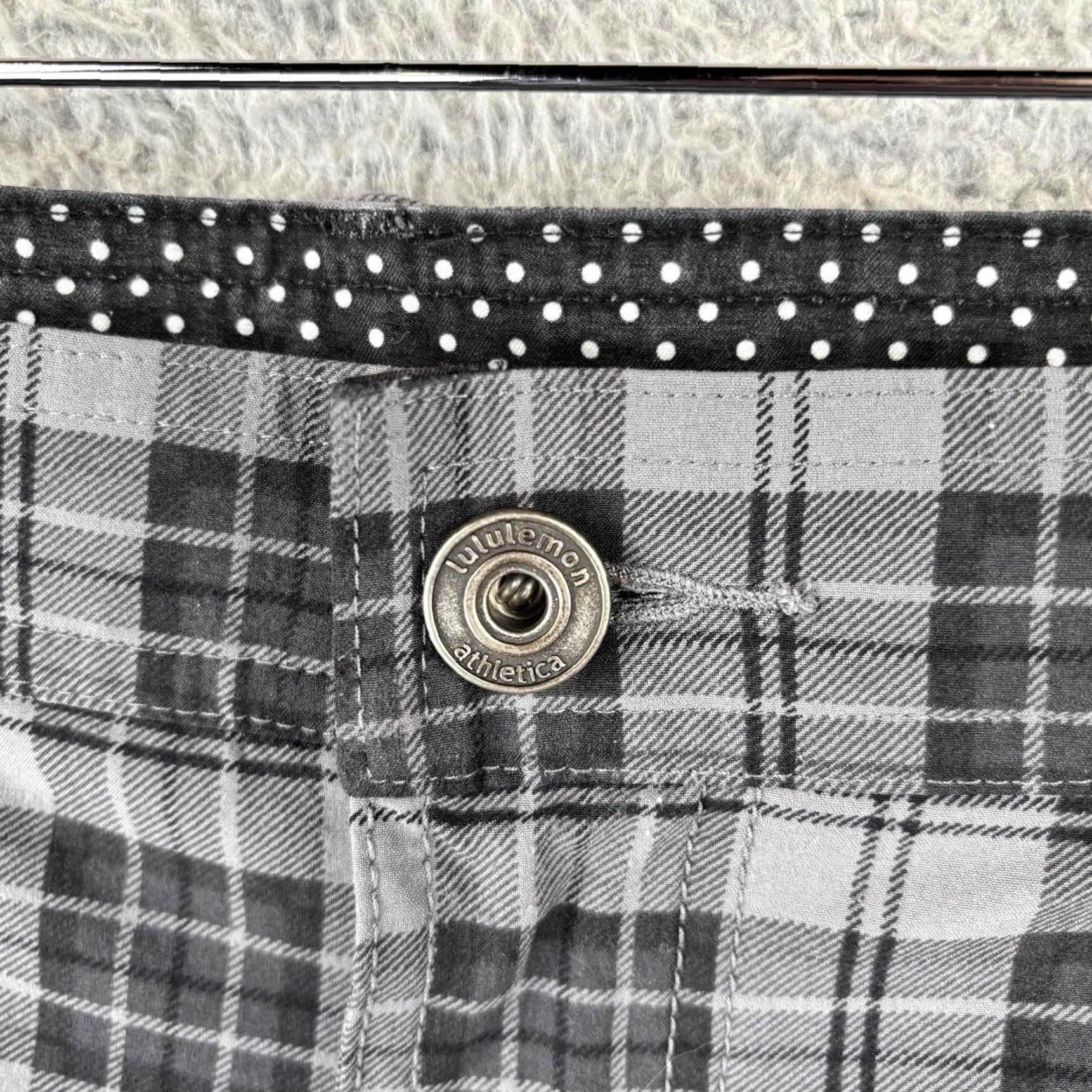 Lululemon Lululemon Athletica Shorts Mens 40 Black Gray Tartan Plaid Golf Casual Preppy Shorts Size US 40 / EU 56 - 2 Thumbnail