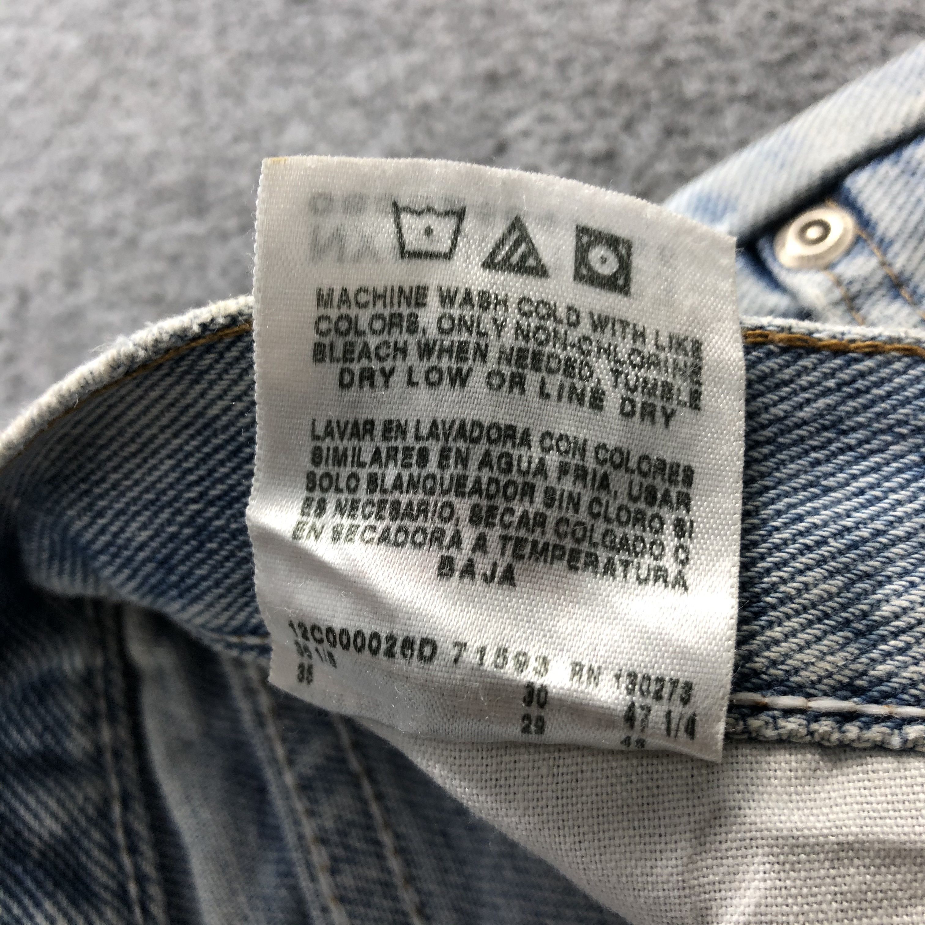 Vintage Vintage Light Wash Wrangler Jeans-J2400 Size US 35 - 13 Thumbnail