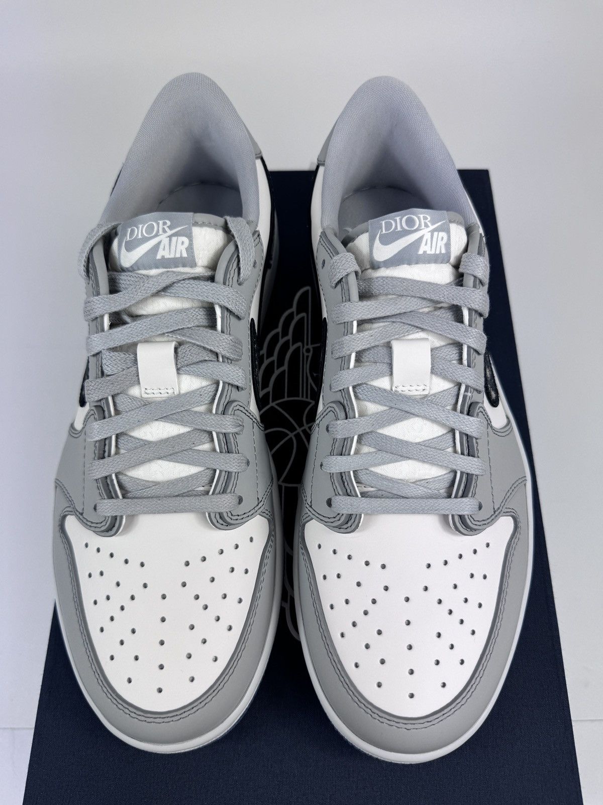 Dior × Jordan Brand AIR DIOR JORDAN SNEAKERS Size US 10.5 / EU 43-44 - 2 Thumbnail
